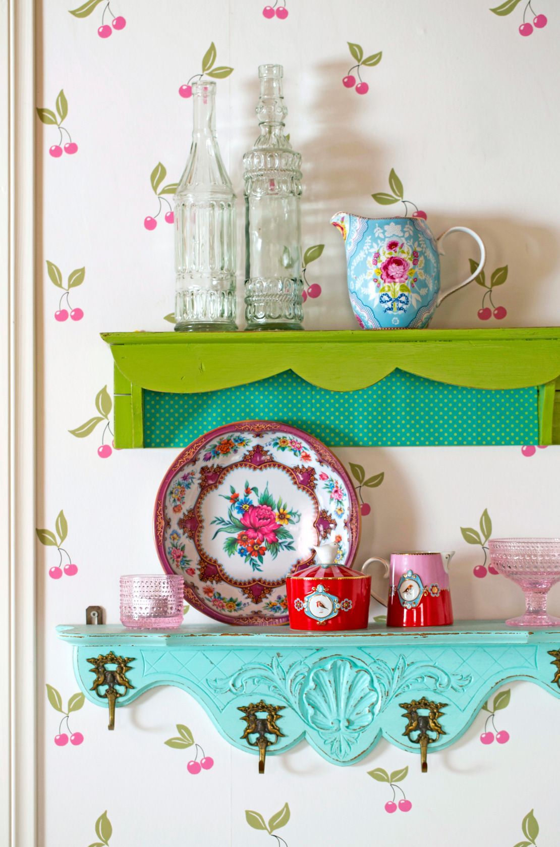 Tuvan kirsikkatapetissa on Heinistä juuri sopivasti söpöstelyä.