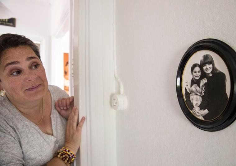 Portaikossa on taas kuva Janetesta ja kasvattiäidistä.