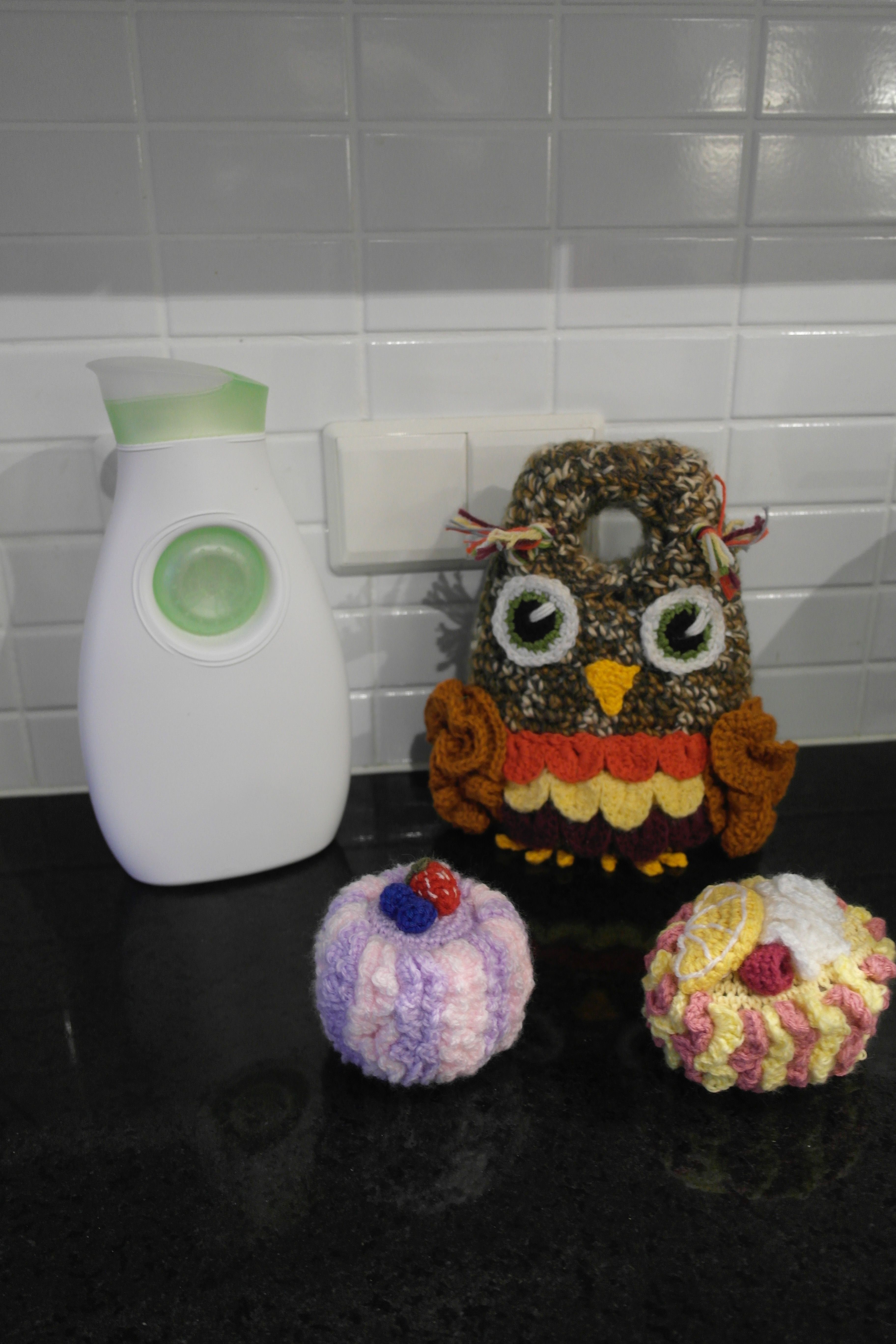 Pesuainepullosta Johanna teki kaksi leivosta ja pöllö-ovistopparin.