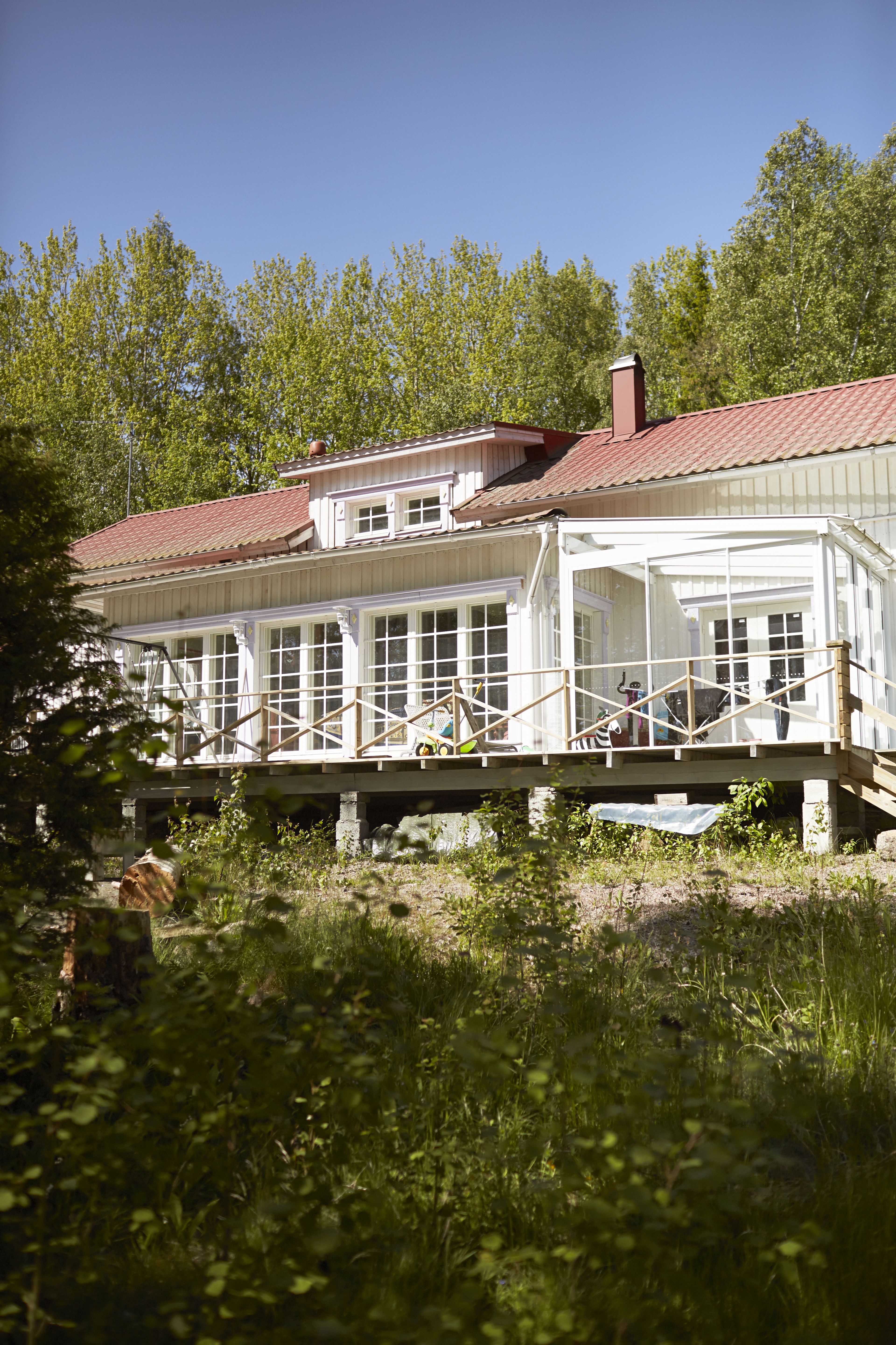 Meren rannalla sijaitseva koti on perheelle ennen kaikkea levähdyspaikka.