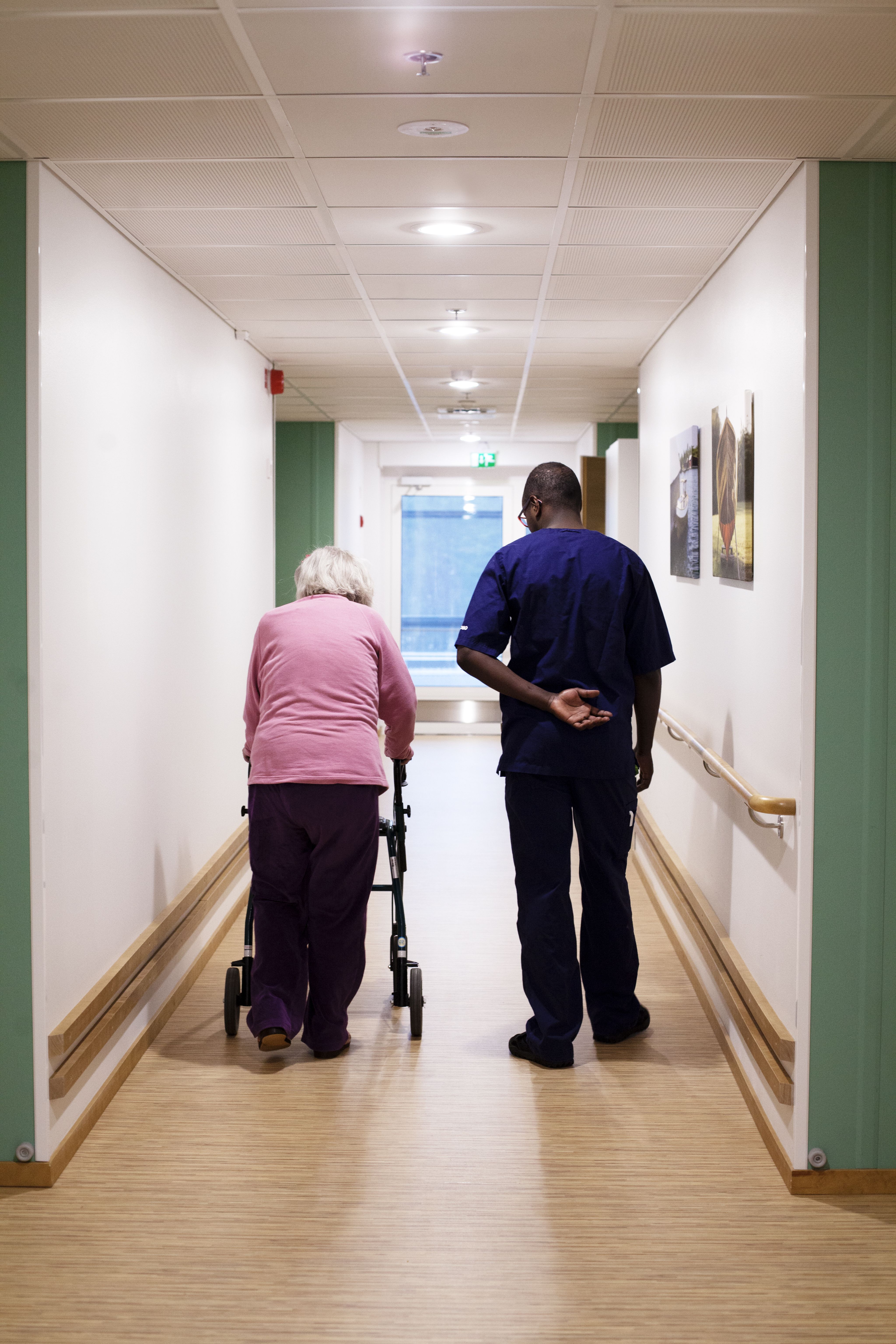 Kun ulkona on huono ilma, kävelylle mennään käytävälle.