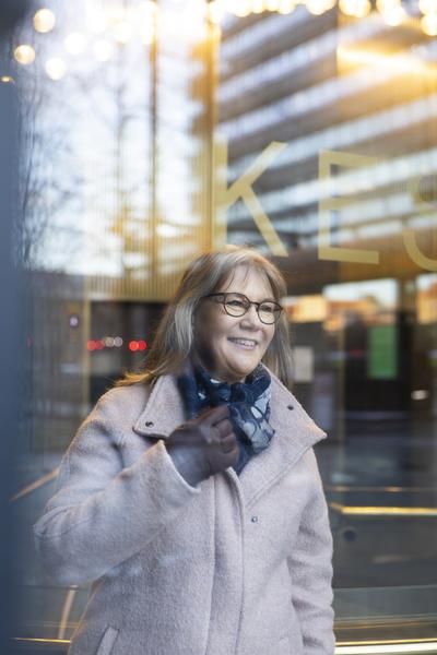  Camilla Ukkosen selkärankareaktio on suostua kaikkeen, mitä ehdotetaan. Hän on opetellut sanomaan, että haluaa miettiä ensin. ”Saan aikaa pohtia, mitä oikeasti haluan”, hän sanoo.