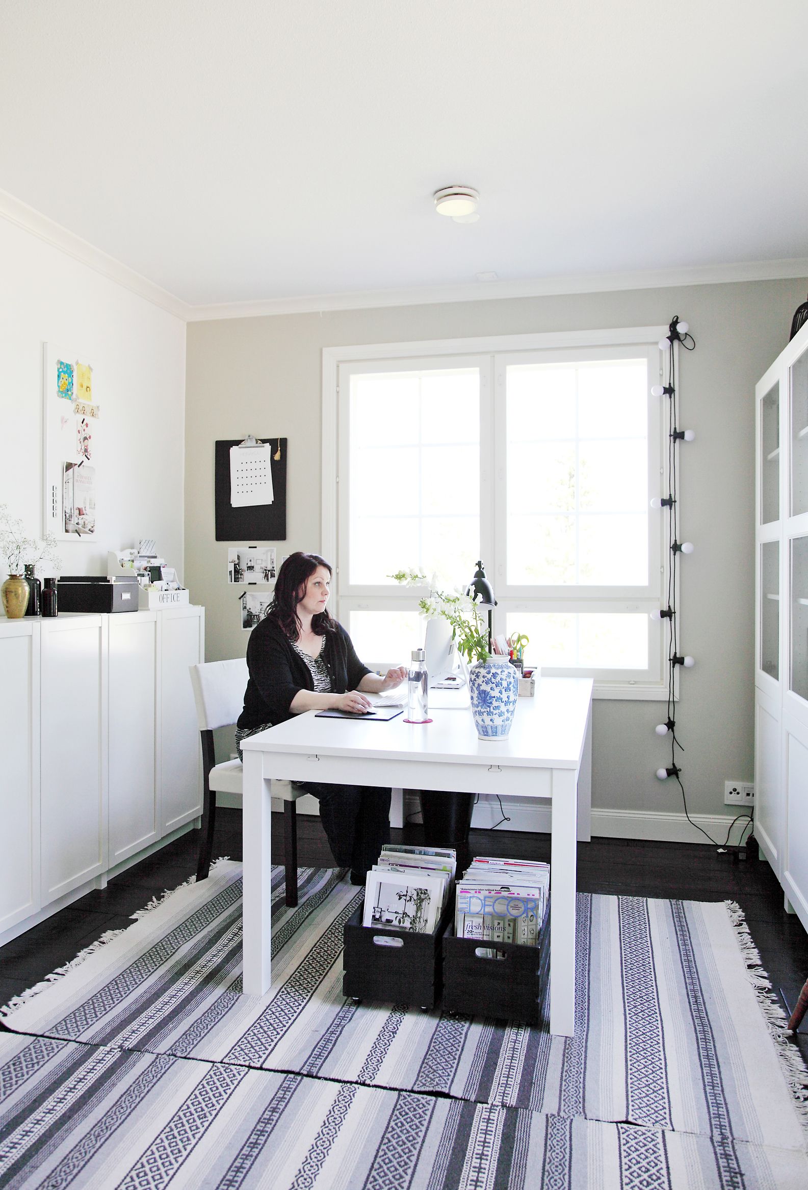 Työhuoneeseen Päivi suunnittelee vielä pieniä muutoksia. Ainakin päätyseinä saa uuden värin.