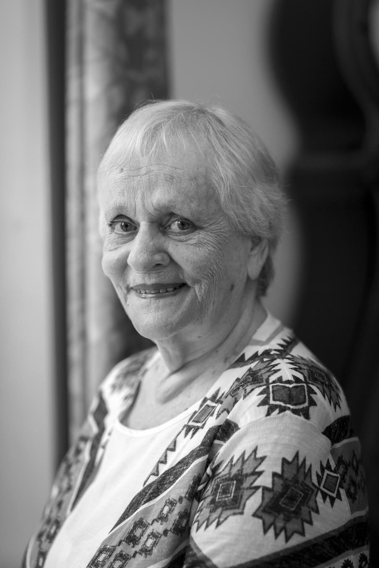 Teatterineuvos Eila Roine, 87, asuu Tampereella. Hän tuli tunnetuksi tv-sarjasta Heikki ja Kaija ja näytteli yli 40 vuotta Tampereen Työväen Teatterissa. Eilalla on kaksi poikaa, Tommi ja Janne, avioliitosta teatteriohjaaja Vili Auvisen kanssa. Eilalla on kuusi lastenlasta ja kolme lastenlastenlasta. Pikku Kakkosessa hän oli vähän kaikkien lasten mummo 17 vuoden ajan.