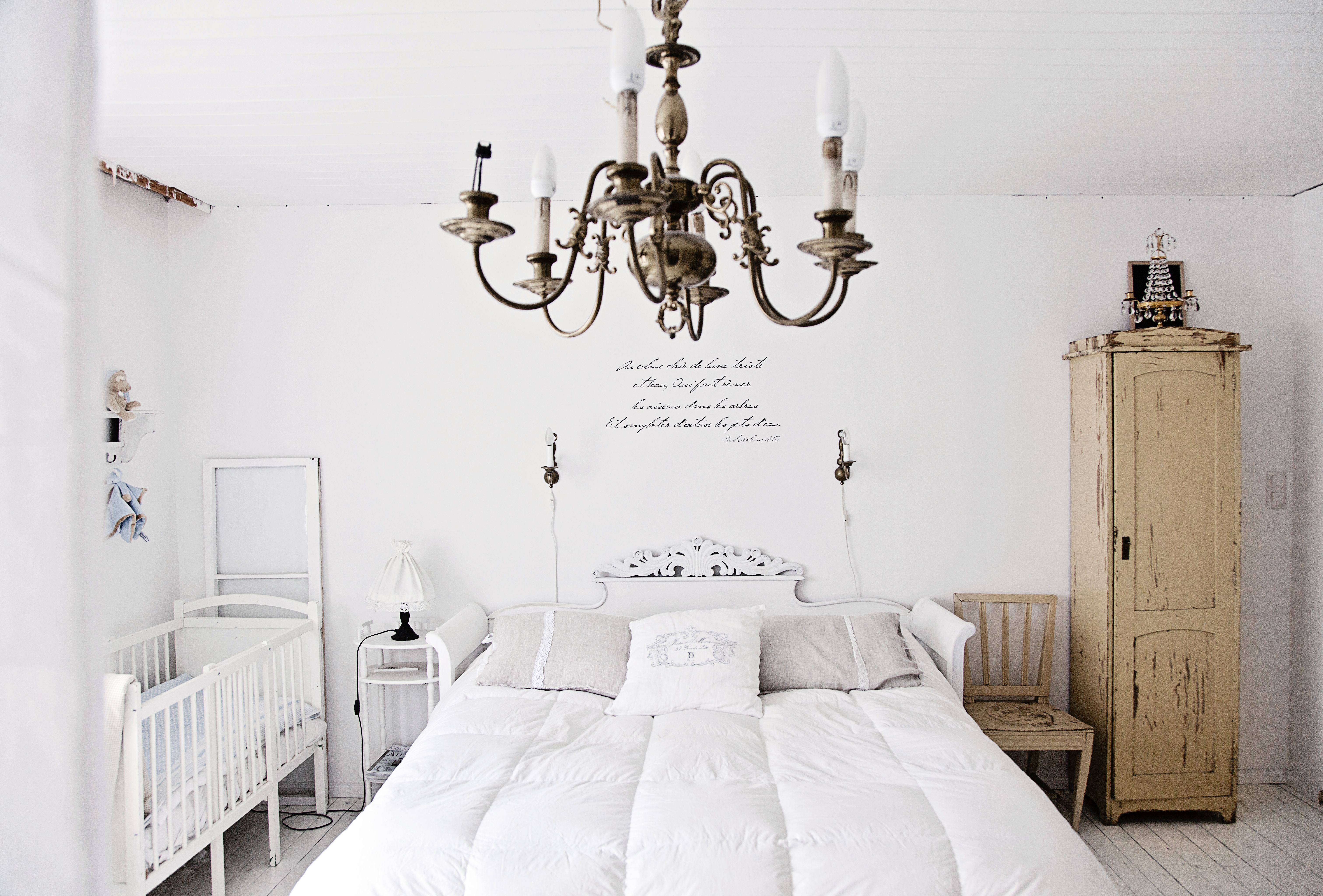 Mietelauseet toimivat erityisen hyvin juuri valkoisessa ympäristössä. Kuva: Krista Keltanen