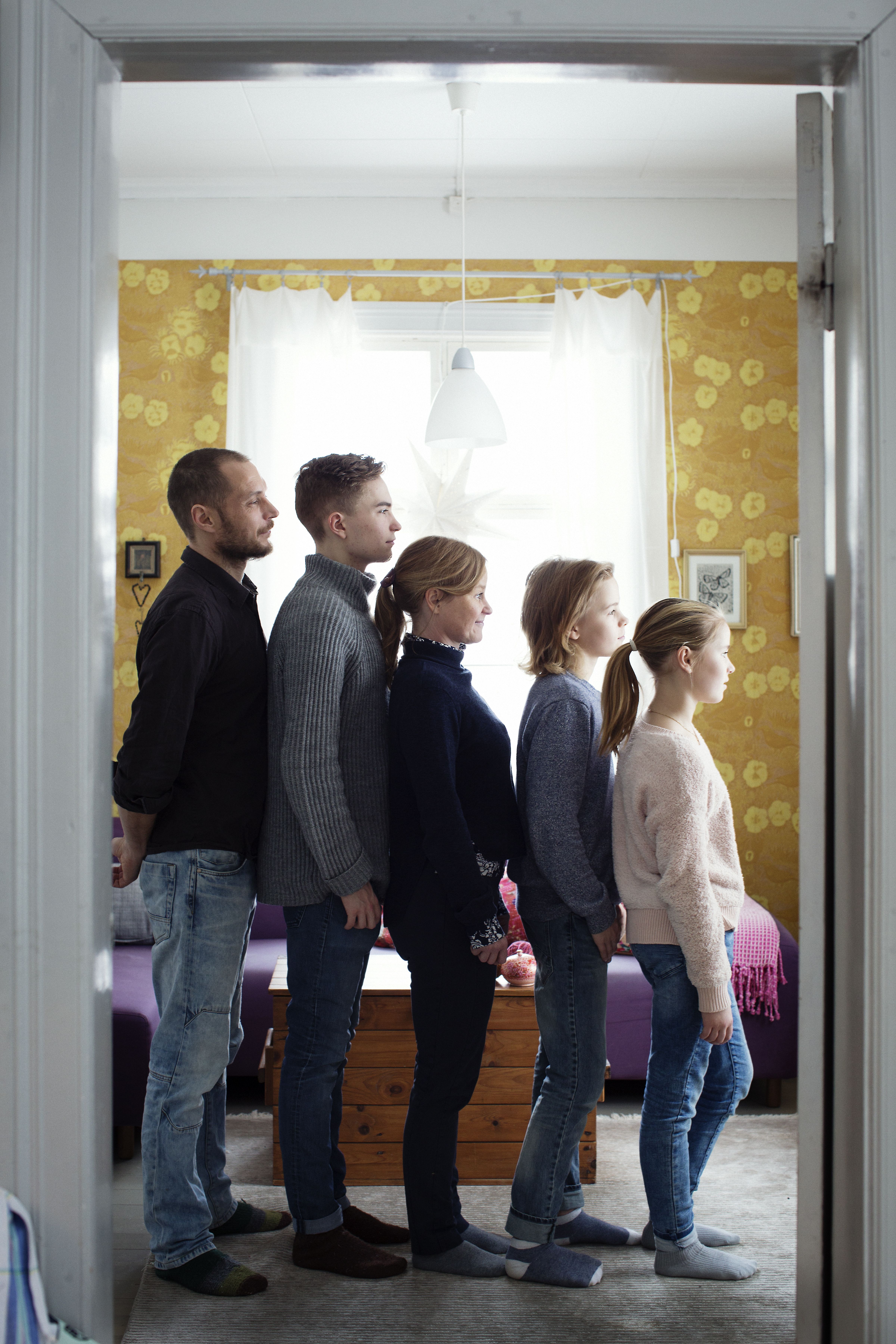 Aleksi (vas.), Eeli, Mia, Vilke ja Ruut. Kymmenen vuotta sitten Mia olisi sijoittunut perheen pituusjärejstyksessä aivan eri kohtaan.