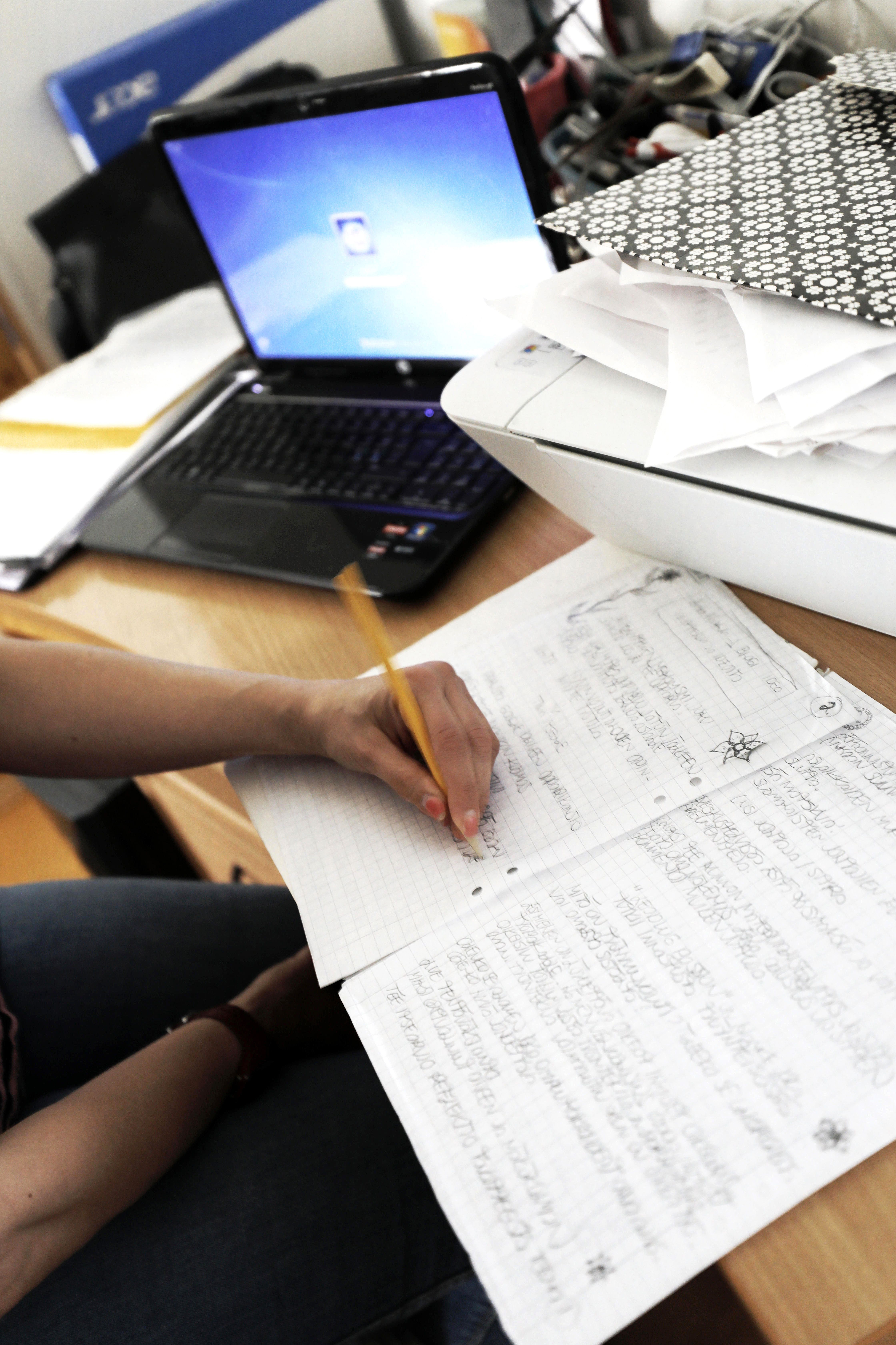 Opinnot etenevät. Pian Salina on myös sosionomi.