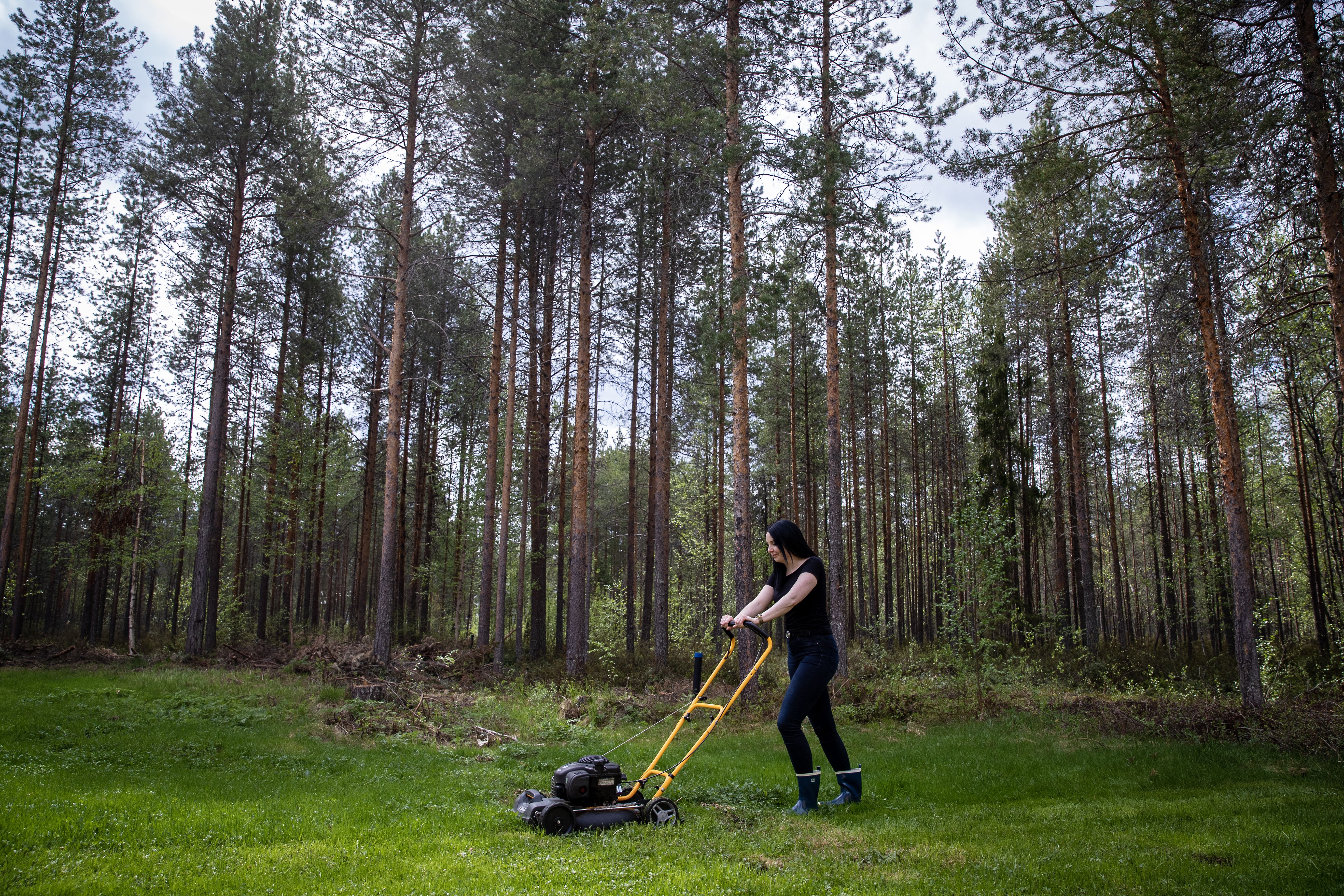 Kun Tuija lähti 12 vuotta sitten Metsäpirtistä itsenäiseen elämään, hän voi hyvin. "Minulle on ollut tosi suuri voimavara se, että olen avoin ja olen ystävien kanssa pystynyt käymään läpi omia taustoja ja elämää. Olen aina ajatellut, että ystävät ovat minun perhe."