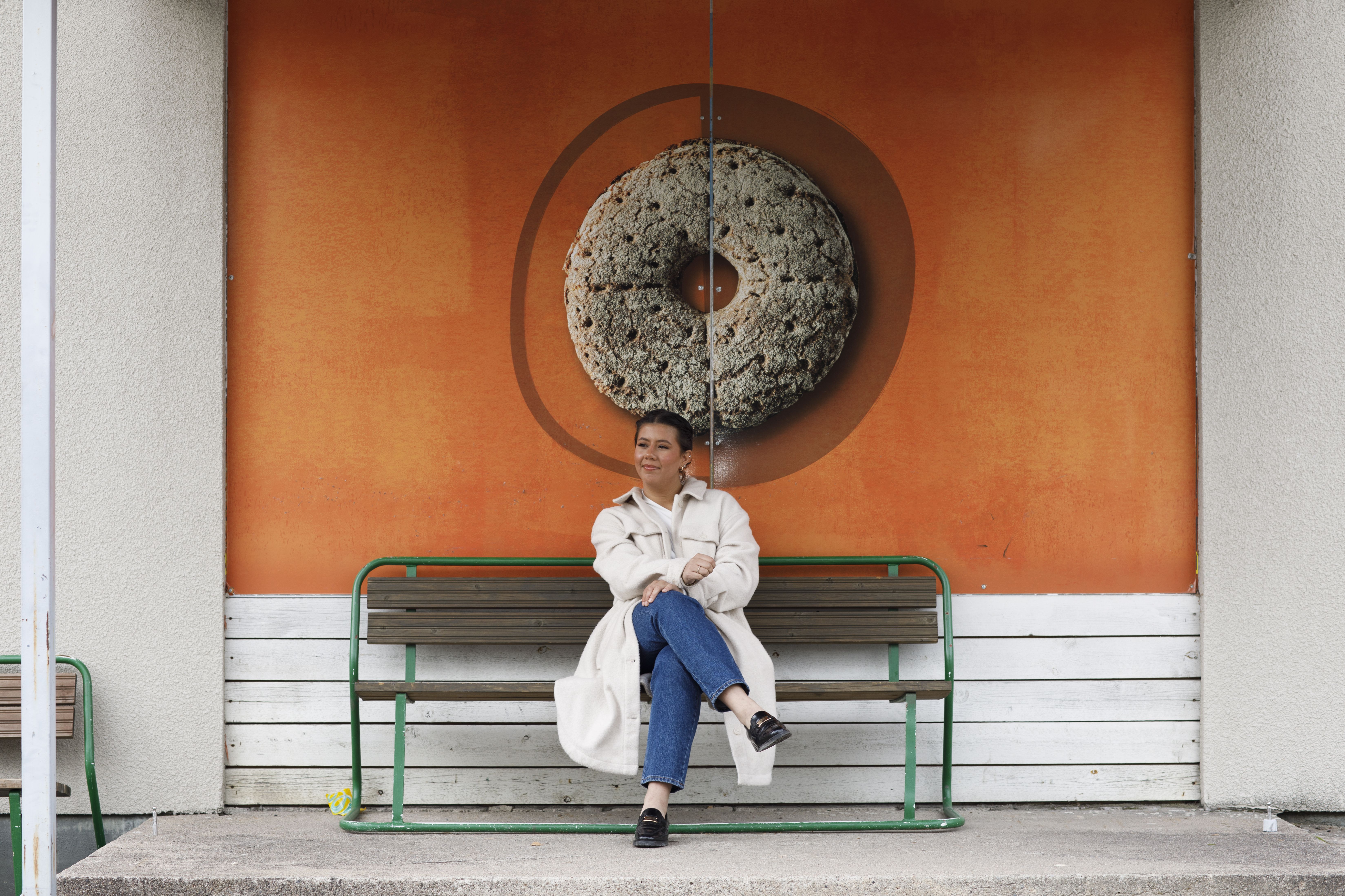 ”Minulla ei ole mitään muistikuvaa Kolumbiasta, olen kasvanut suomalaistyttönä. Olen miettinyt, miksi juuret voivat silti vaikuttaa minuun niin paljon.”