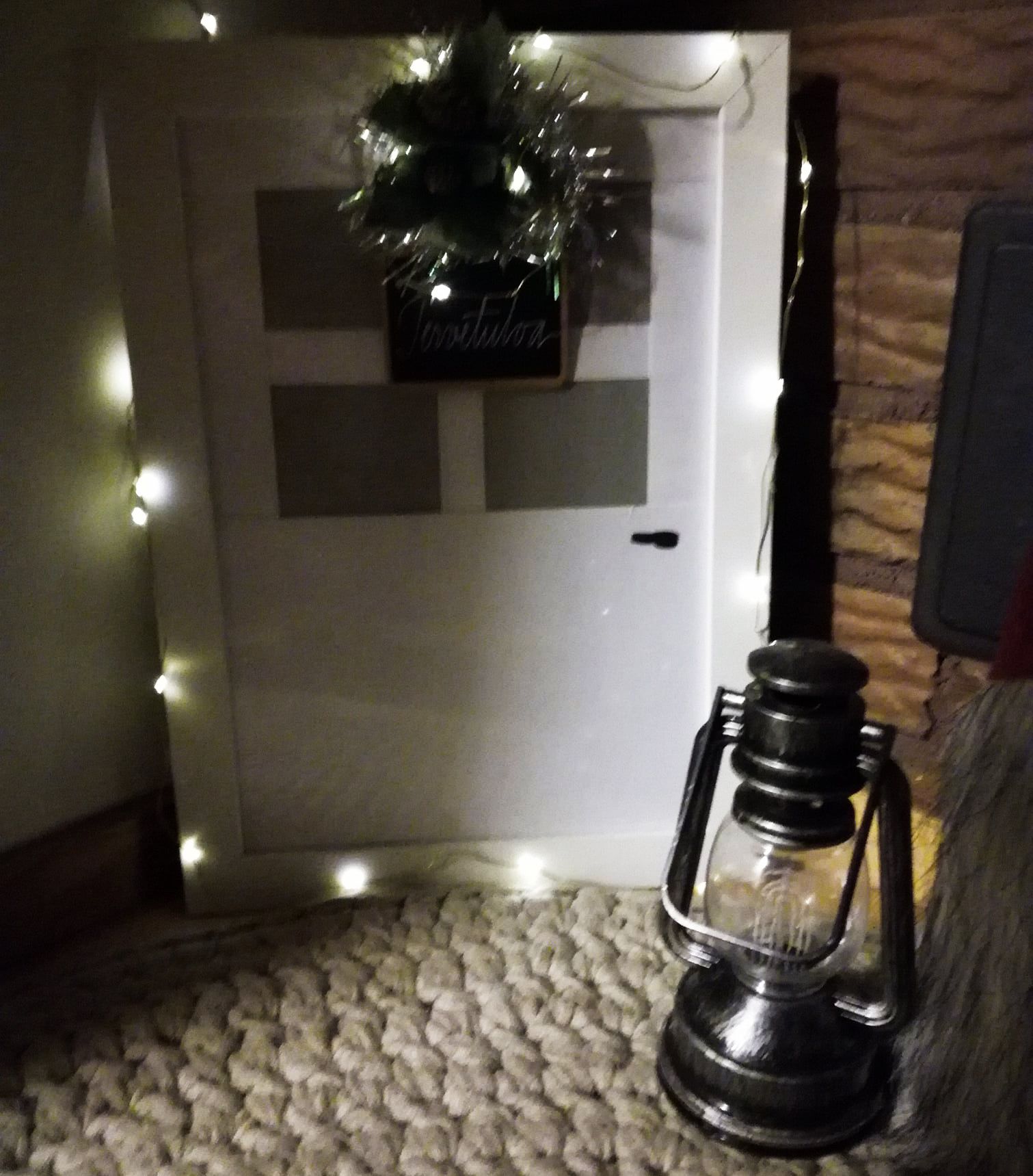 "Mein tonttuovi syntyi Ikean valokuvakehyksestä sekä muista kotoa löytyvistä tarpeista. Ihan ite rakensin."&nbsp;Katri Järvi