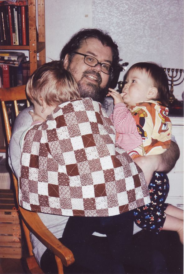 Lasten saaminen ja heidän kanssaan eläminen on ollut elämän suurimpia kokemuksia. Yhteys jatkuu, vaikka olenkin luostarissa. Tässä kuvassa olemme kaikki kolme vuosia sitten.