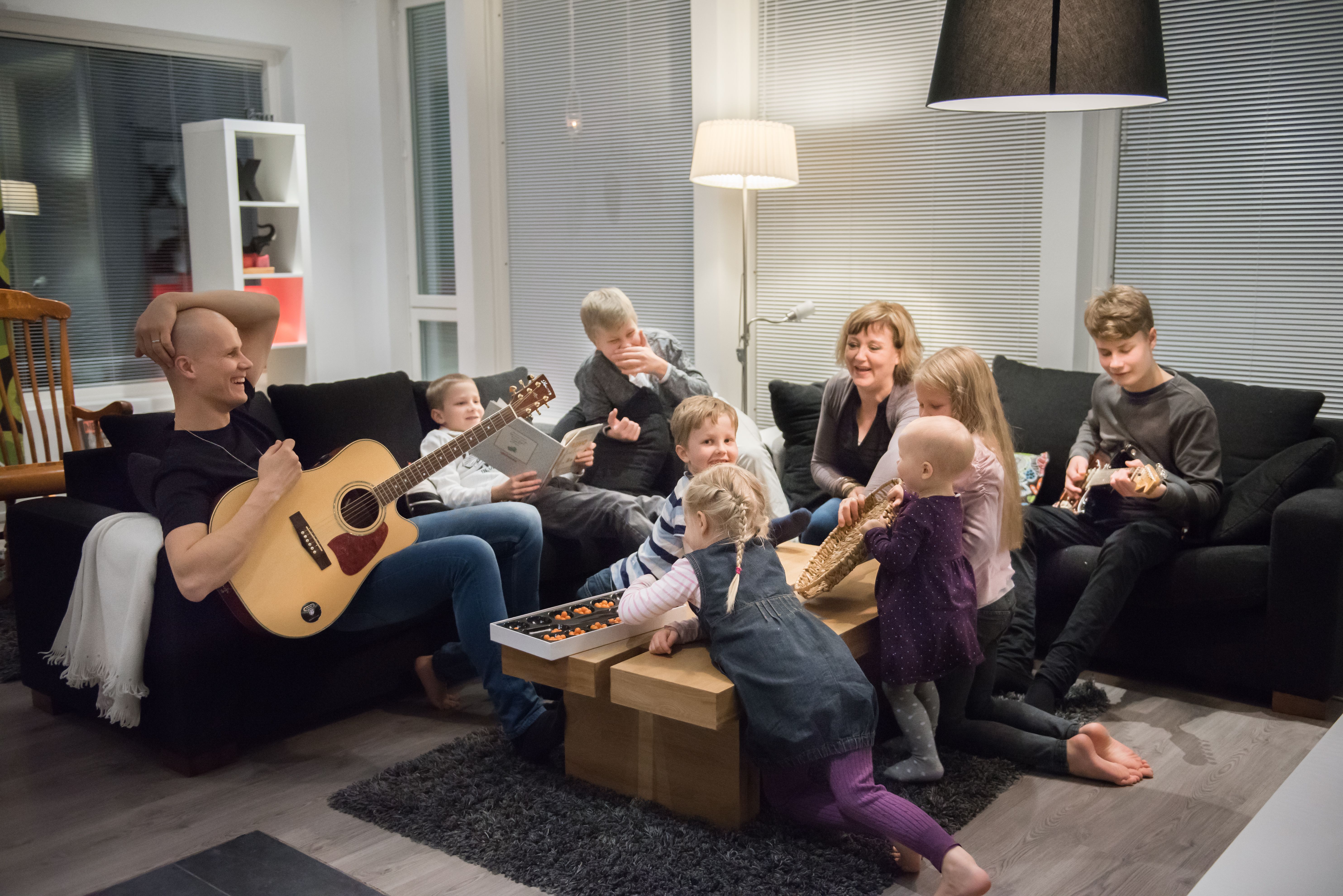 Jyrki ja Salla Liukkosen perheeseen kuuluvat lapset Andreas, Luukas, Mattias, Aida- Esteri, Elsi-Adelia, Anna-Elise ja Elias.