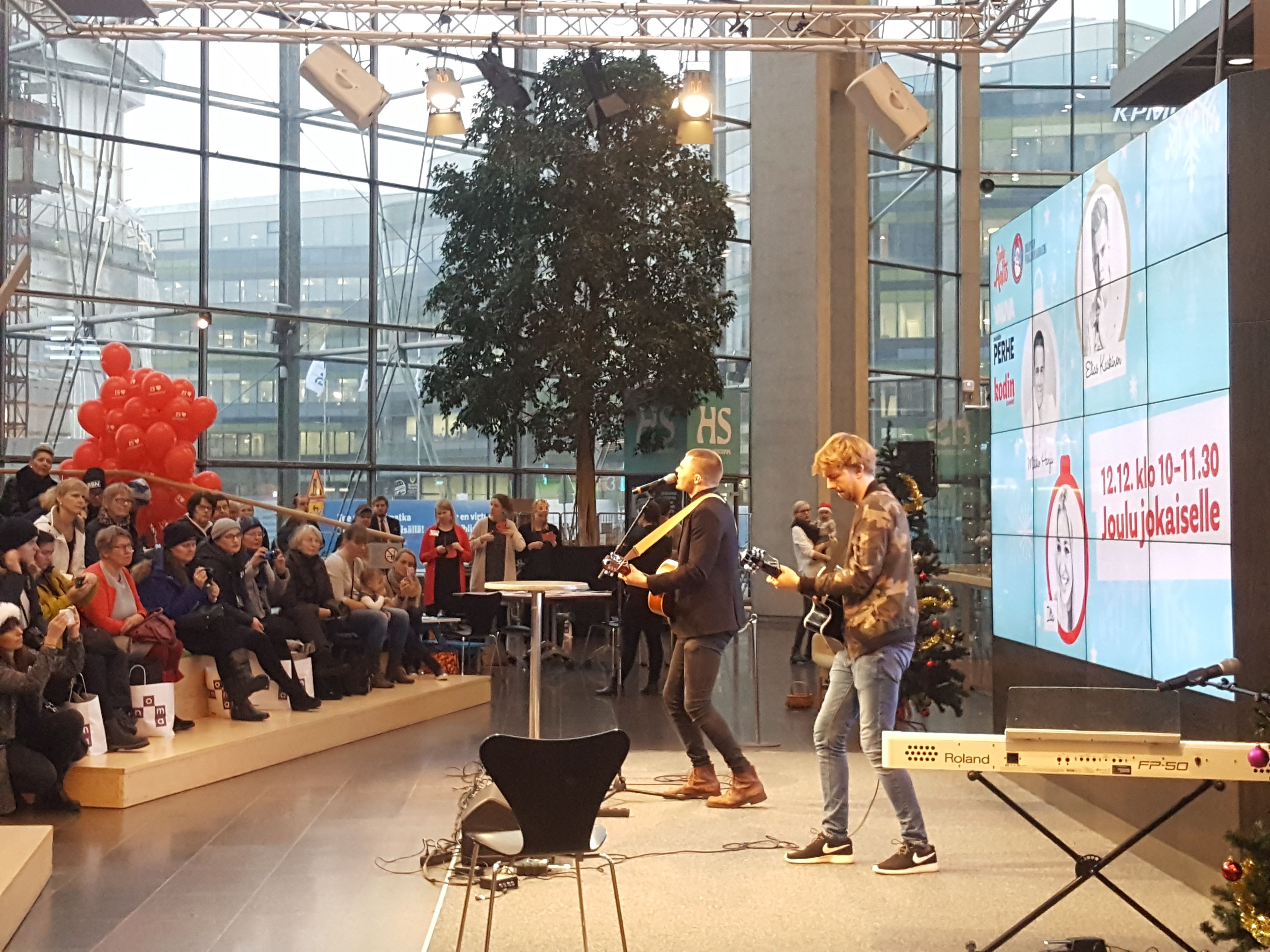 Elias Kaskinen esitti tapahtumassa aivan uutta musiikkiaan, muun muassa uuden biisinsä Haloo.