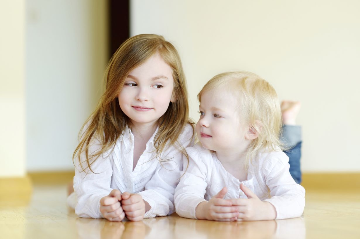 Näin suhde sisaruksiin vaikuttaa persoonaasi