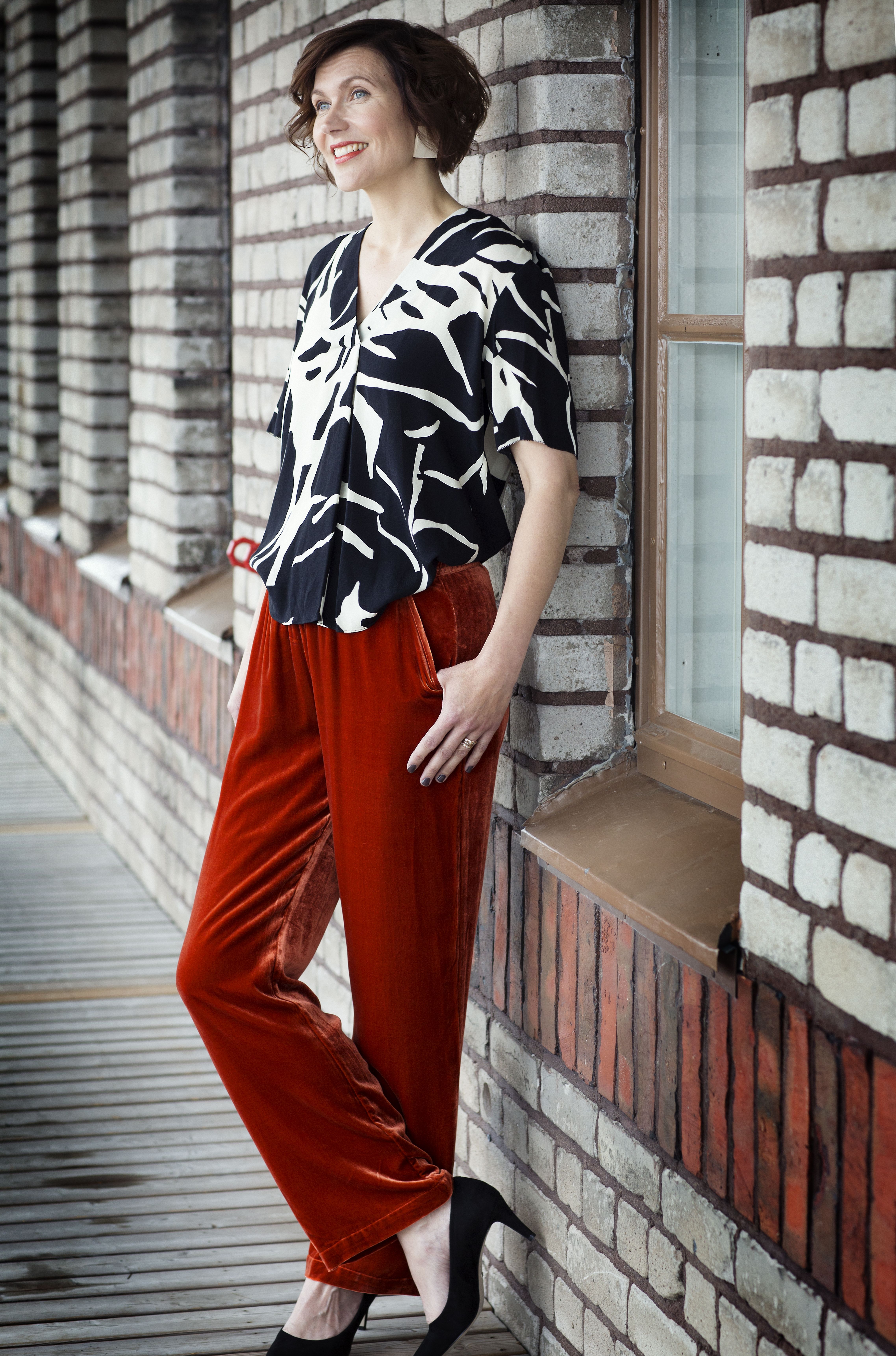 Luokanopettajaopiskelija Heli Hottinen-Puukko asuu Jyväskylässä. Perheeseen kuuluvat puoliso ja kaksi teini-ikäistä poikaa. Heli rakastaa puutarhanhoitoa. Sormet on saatava multaan heti keväällä.