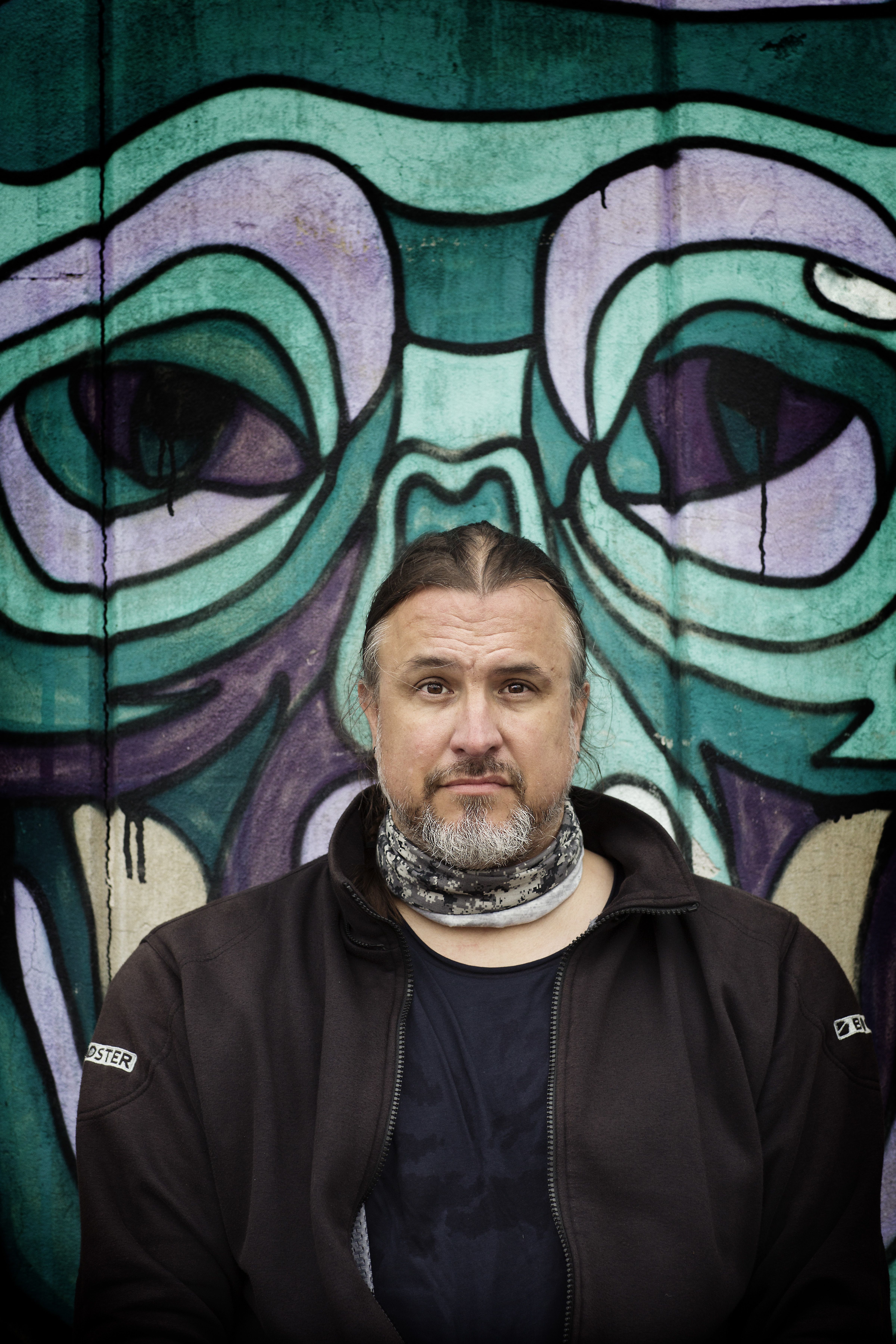 ”Usein huomaan, että olen isänä ihan kuin faija. Paitsi tietenkin hauskempi, reilumpi ja pidempi.”