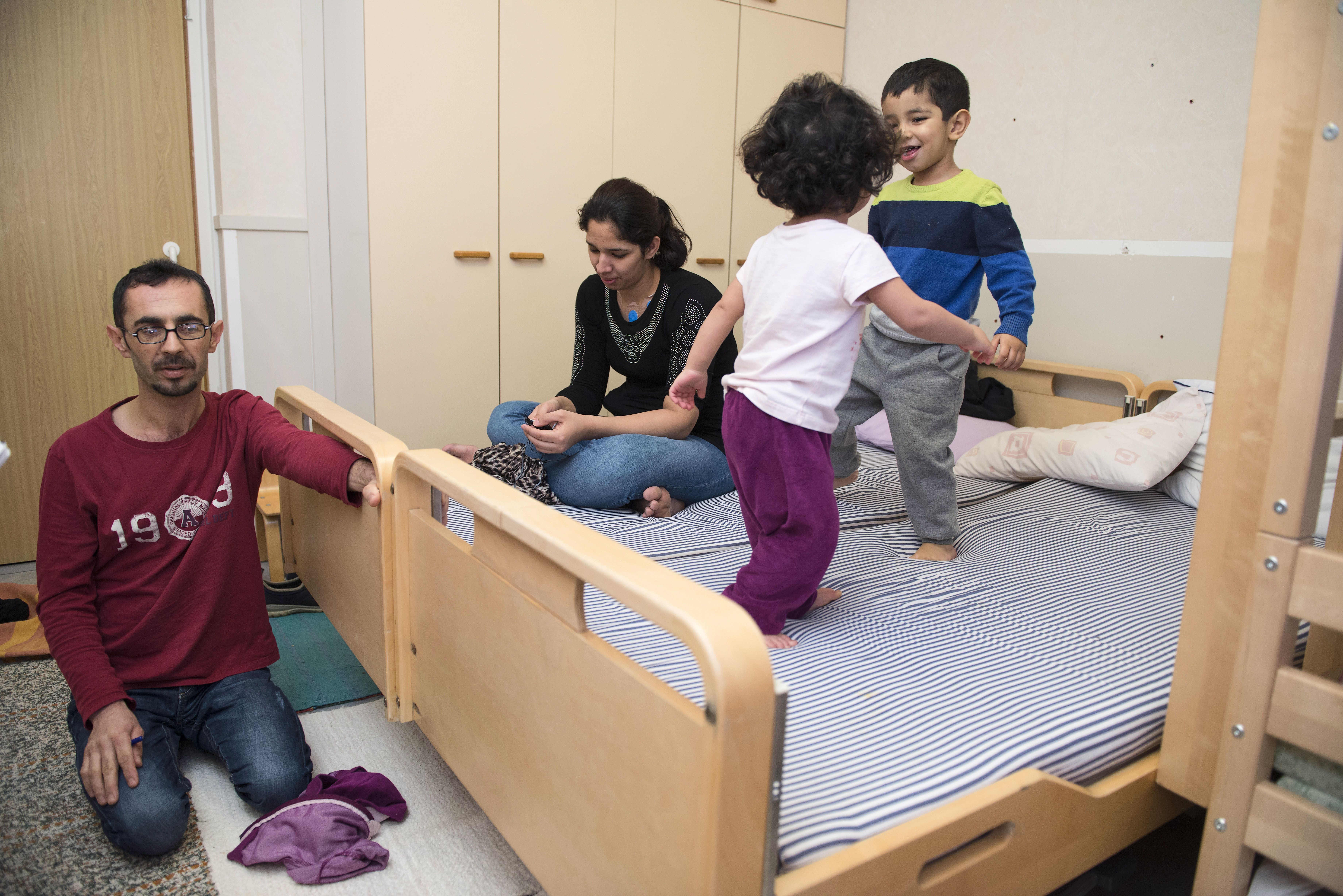 Ahmad Mukhaar Jafar ja Zahra Soultani toivovat, että Sousan ja Haidar unohtaisivat rankan matkan Afganistanista Suomeen.