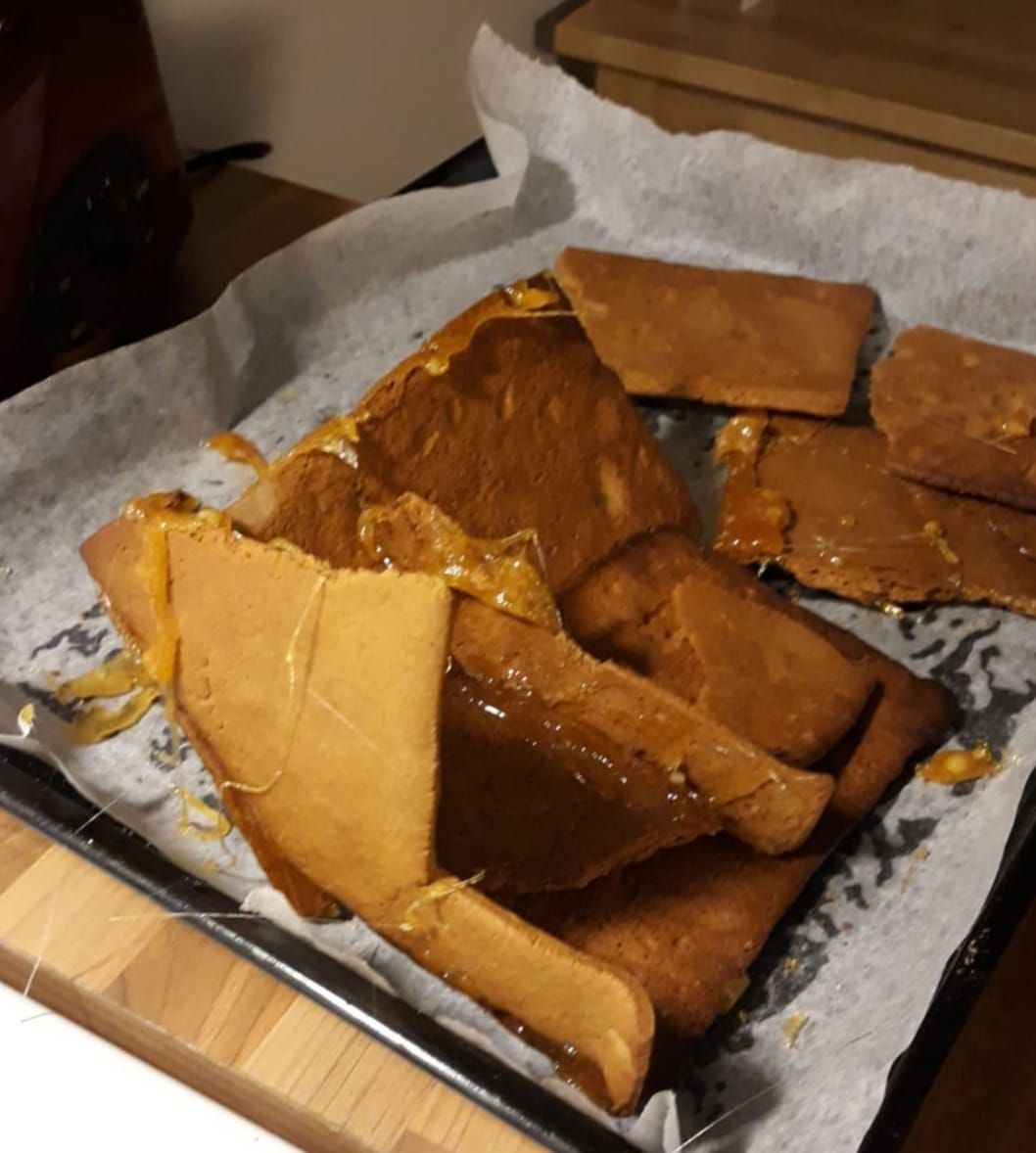 ”Haluttiin tehdä söpö pipariautotalli. Sortui jo kokoamisvaiheessa!” – Laura Asula