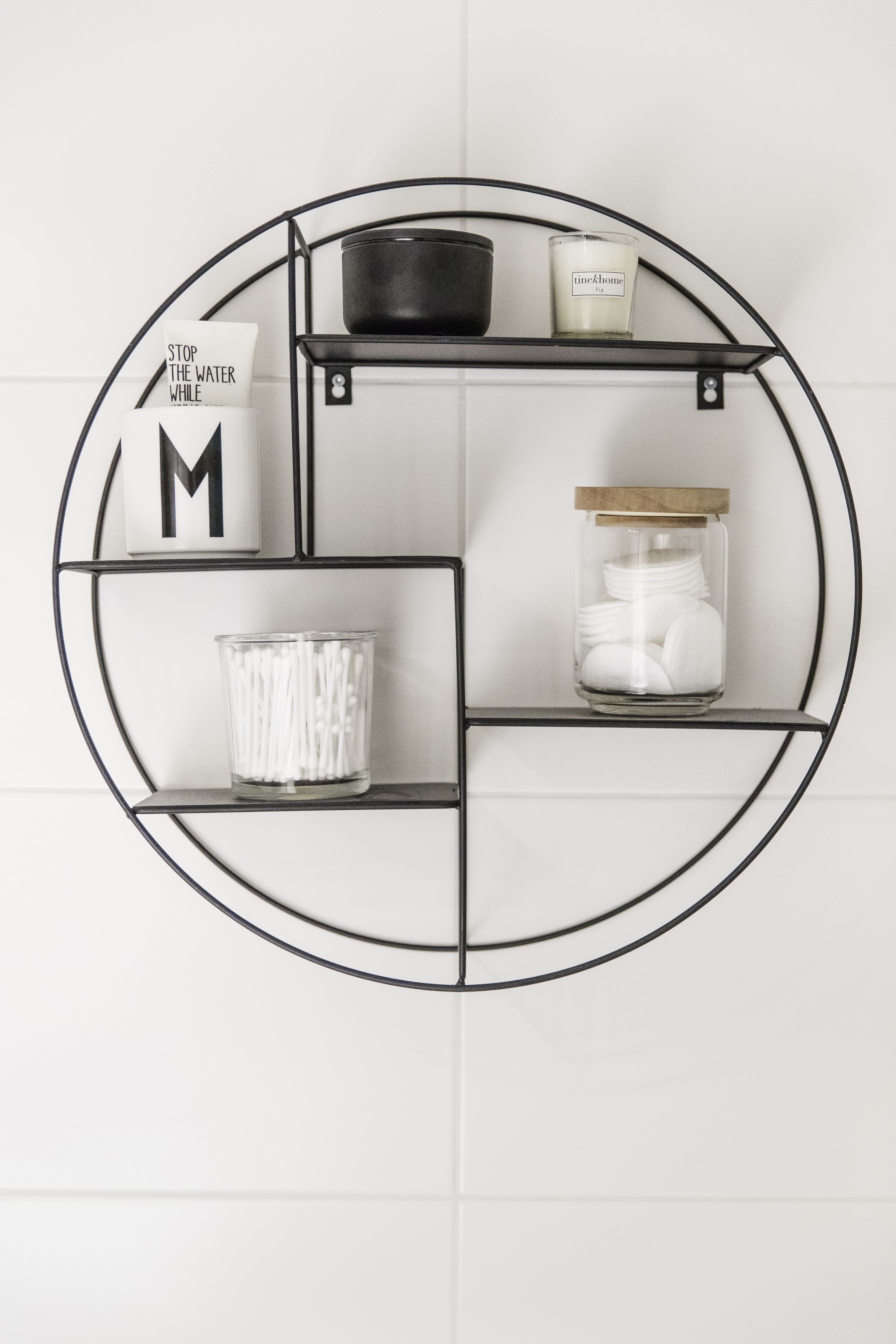 Kylppärinkään hyllyt eivät notku sekalaisista tavaroista.