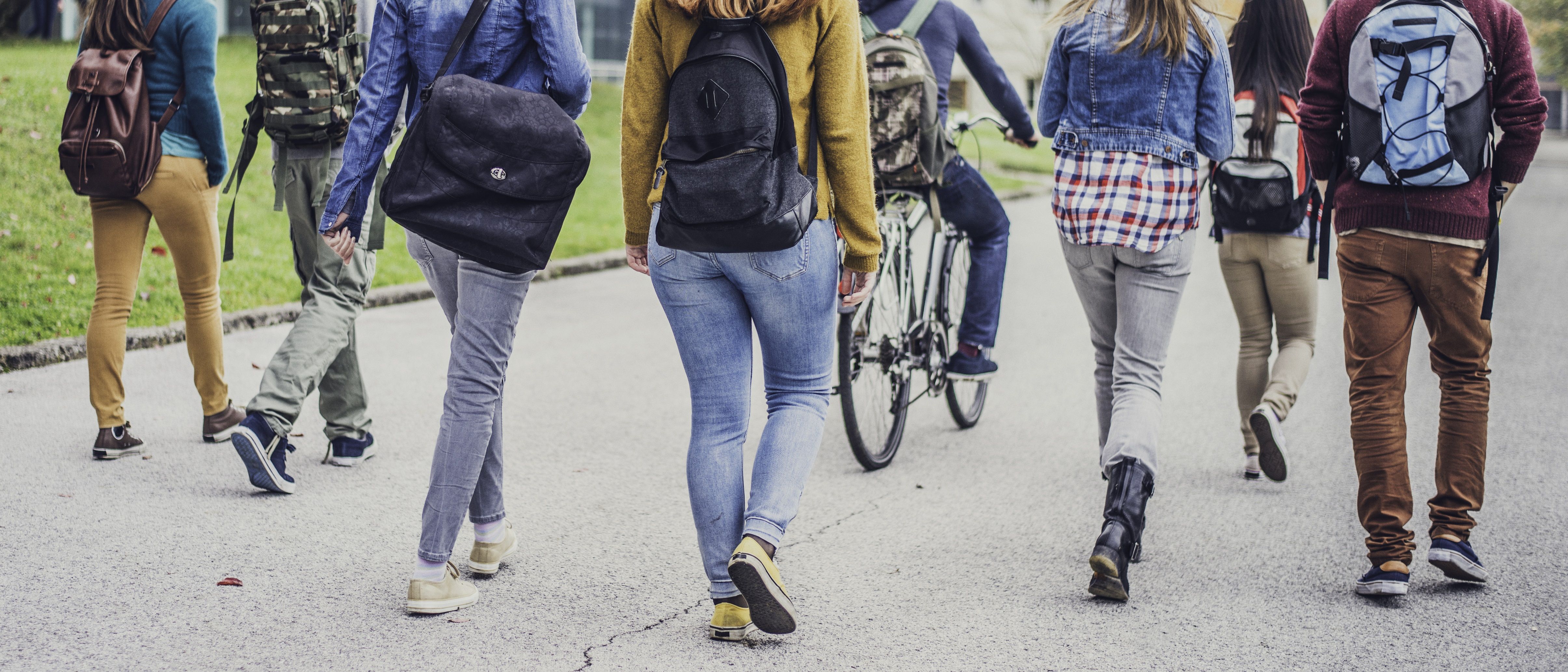 "Haluan keskittyä kaikkeen siihen hyvään, mitä elämässäni on. Sitä valtaa en ole kiusaajille antanut, että he saisivat pilattua koko elämäni", Sari sanoo.