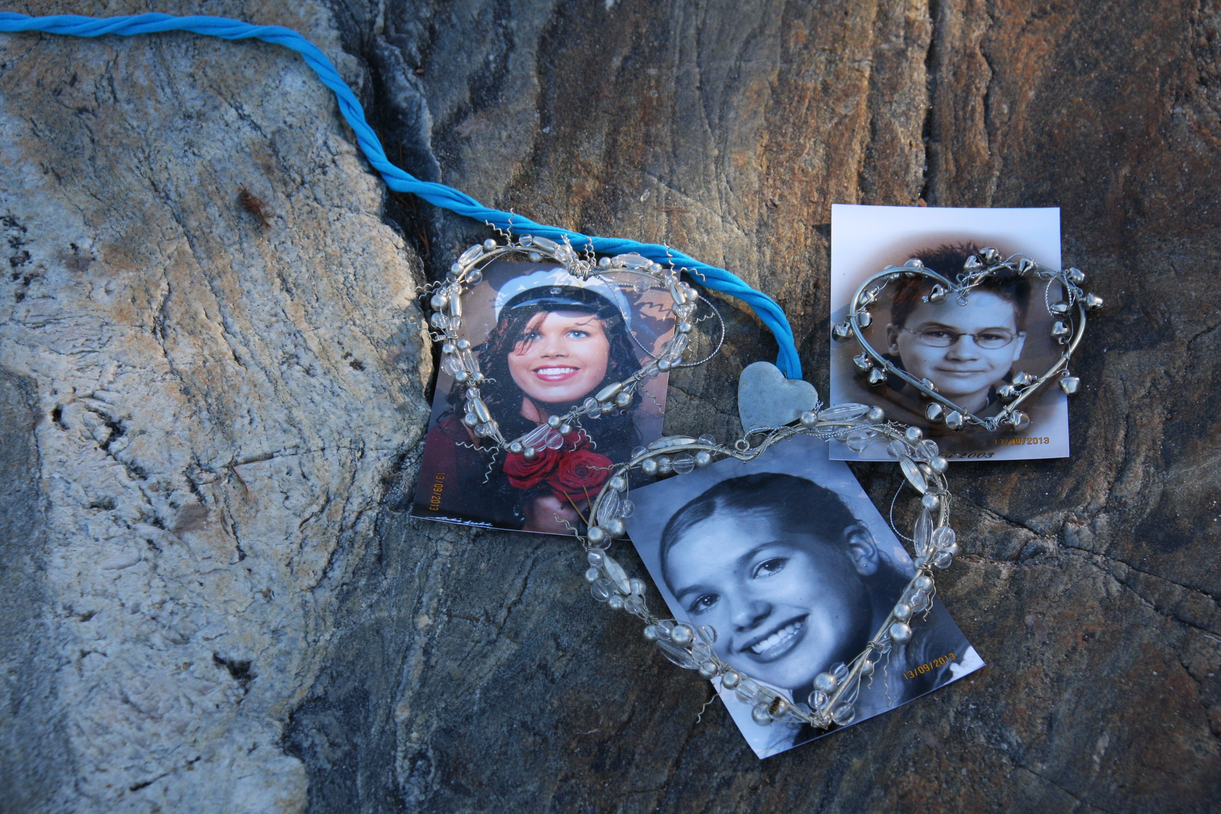 19-vuotias Elina, 16-vuotias Suvi ja 14-vuotias Aleksi menehtyivät tapaninpäivän tsunamissa Thaimaassa 2004. Päivi Kanerva sai varmuuden lastensa kohtalosta vasta seuraavana keväänä, kun heidät oli tunnistettu hammaskarttojen ja DNA-näytteiden avulla.