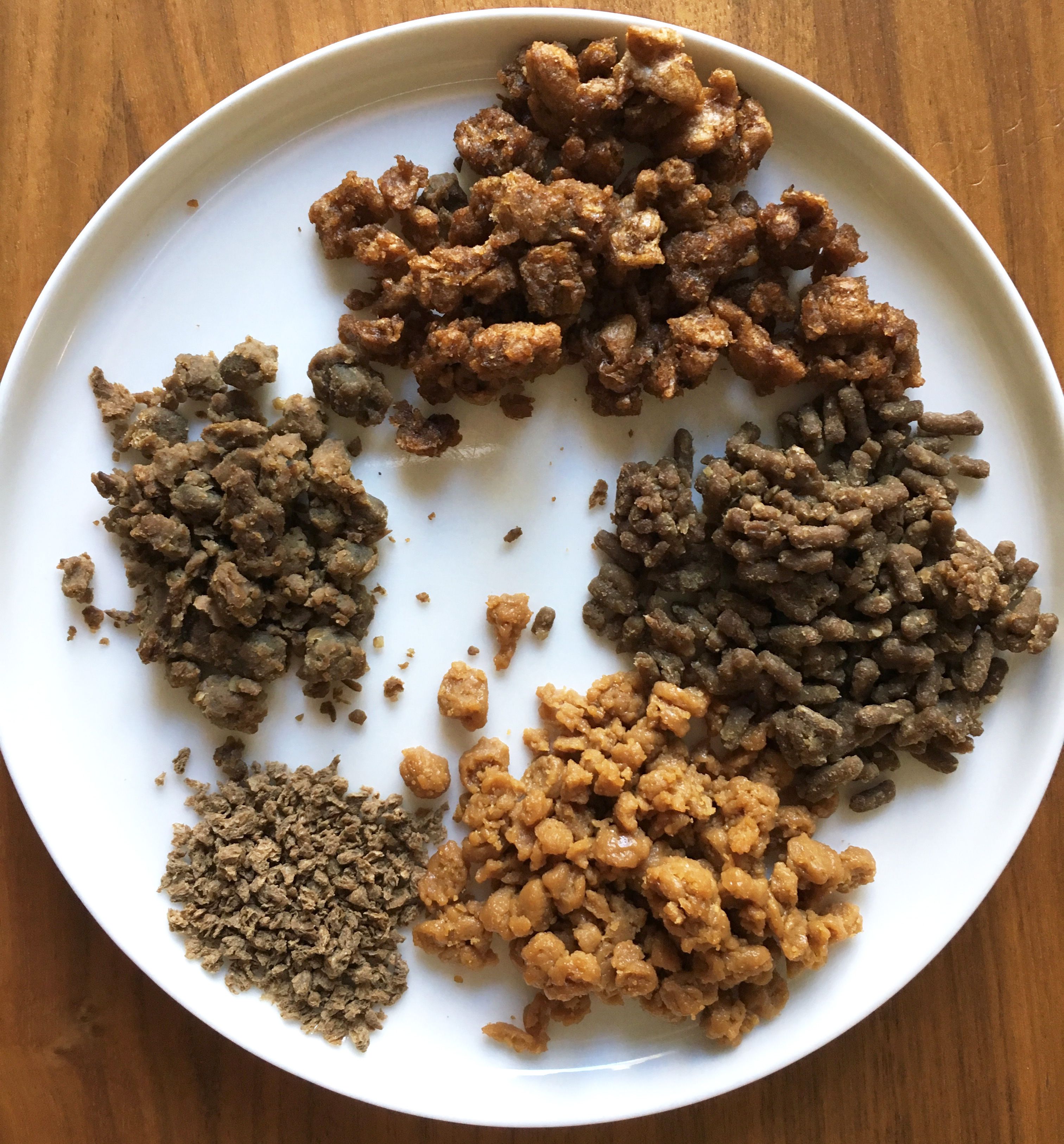 Lihankorvikkeet ylhäältä oikealle: Sirkkis, Muru Kaurajauhis, MiFu jauhis, tumma soijarouhe ja Härkis.