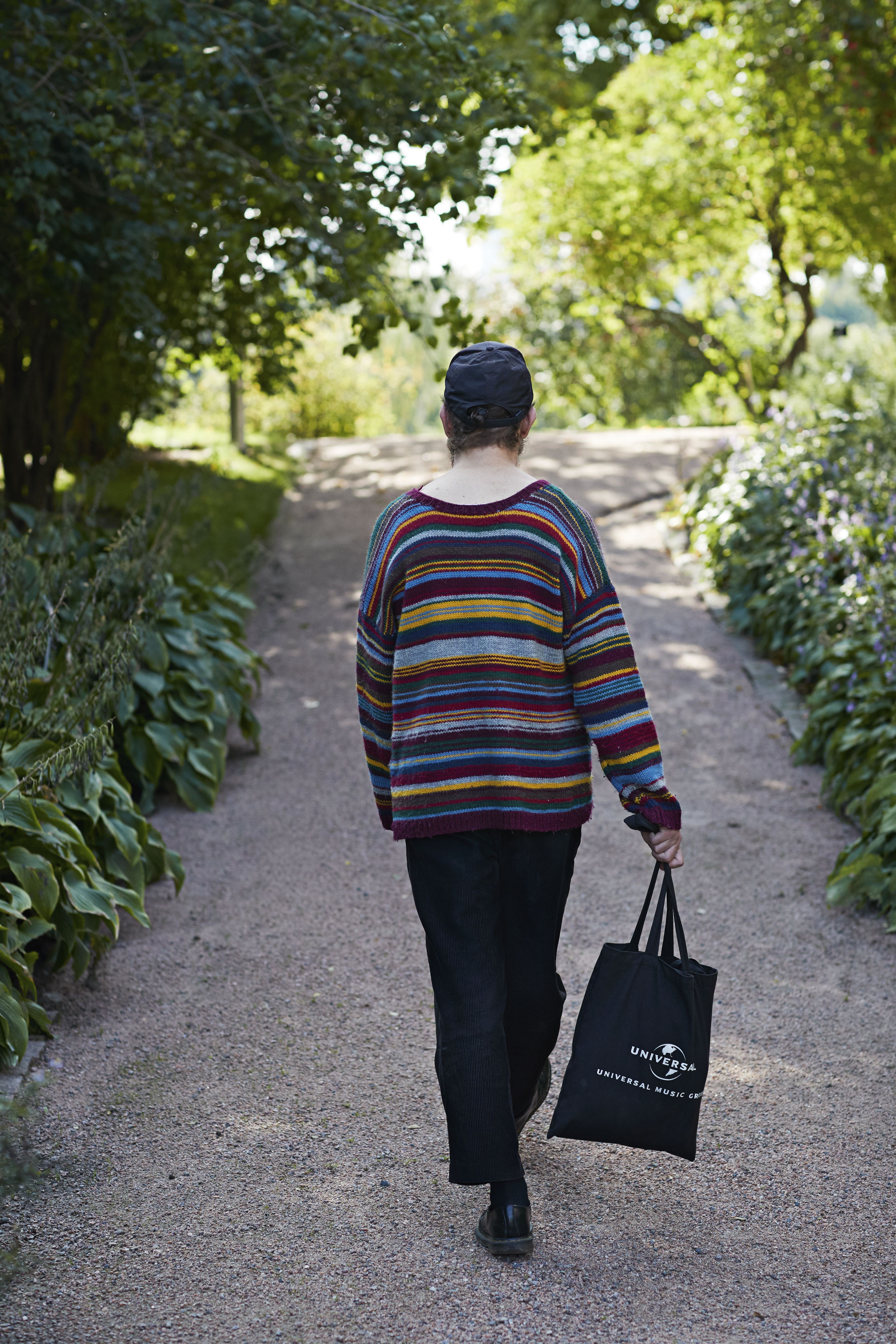 Päivän hankalin hetki koittaa Samulin mielestä viideltä iltapäivällä. ”Silloin kun työt on tehty ja miettii mitäs nyt, mutta ei ihan vielä voi avata Yle Areenaa tai Netflixiä.”