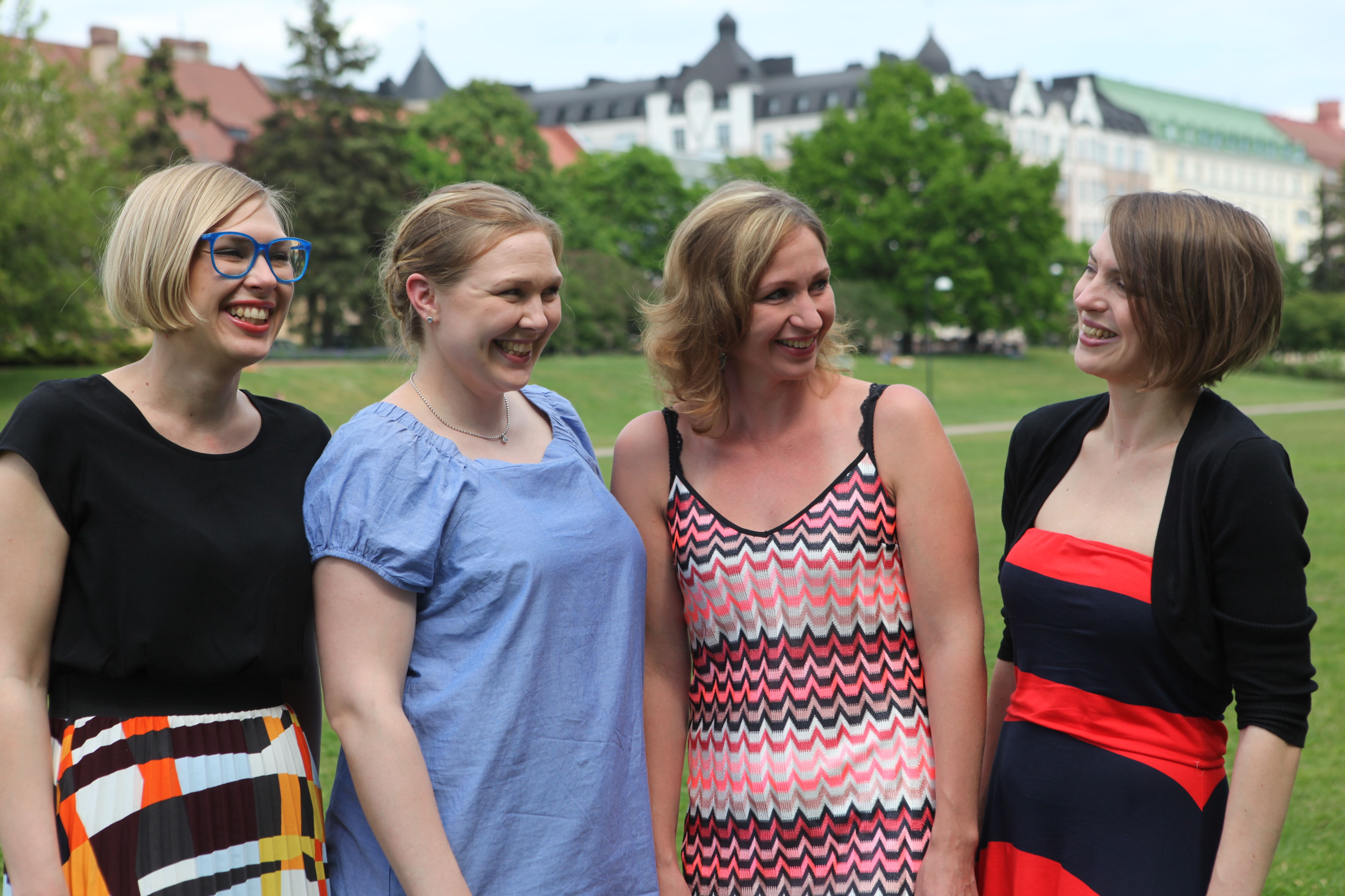 Leena-Maija, Johanna, Reetta ja Saara näkevät toisiaan nykyisin koko porukalla kerran tai pari vuodessa.