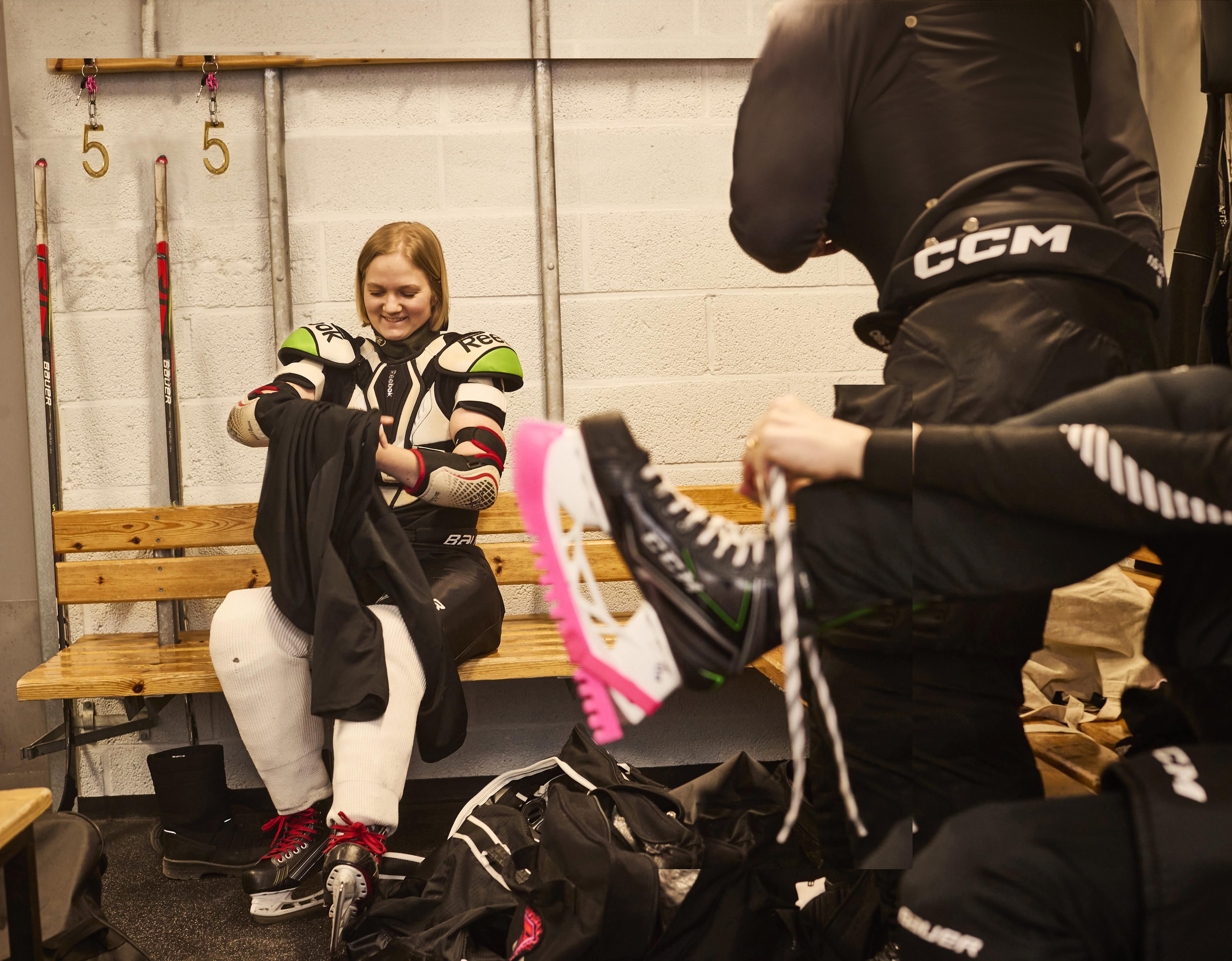 Mari pelasi ensimmäisen maaottelunsa Proteesileijonissa marraskuussa 2019 Latviaa vastaan. “Hävisimme 1–0, mikä ärsytti tosi paljon, sillä minullakin oli yksi maalipaikka.”