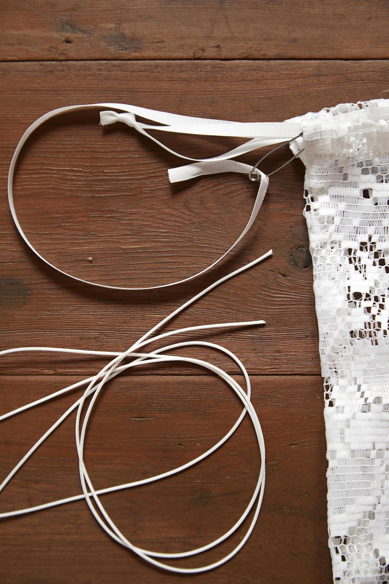 Kierrätä myös valoverhon nauhat ja nyörit. Niistä saat pussiin kestävät nauhat ilmaiseksi.