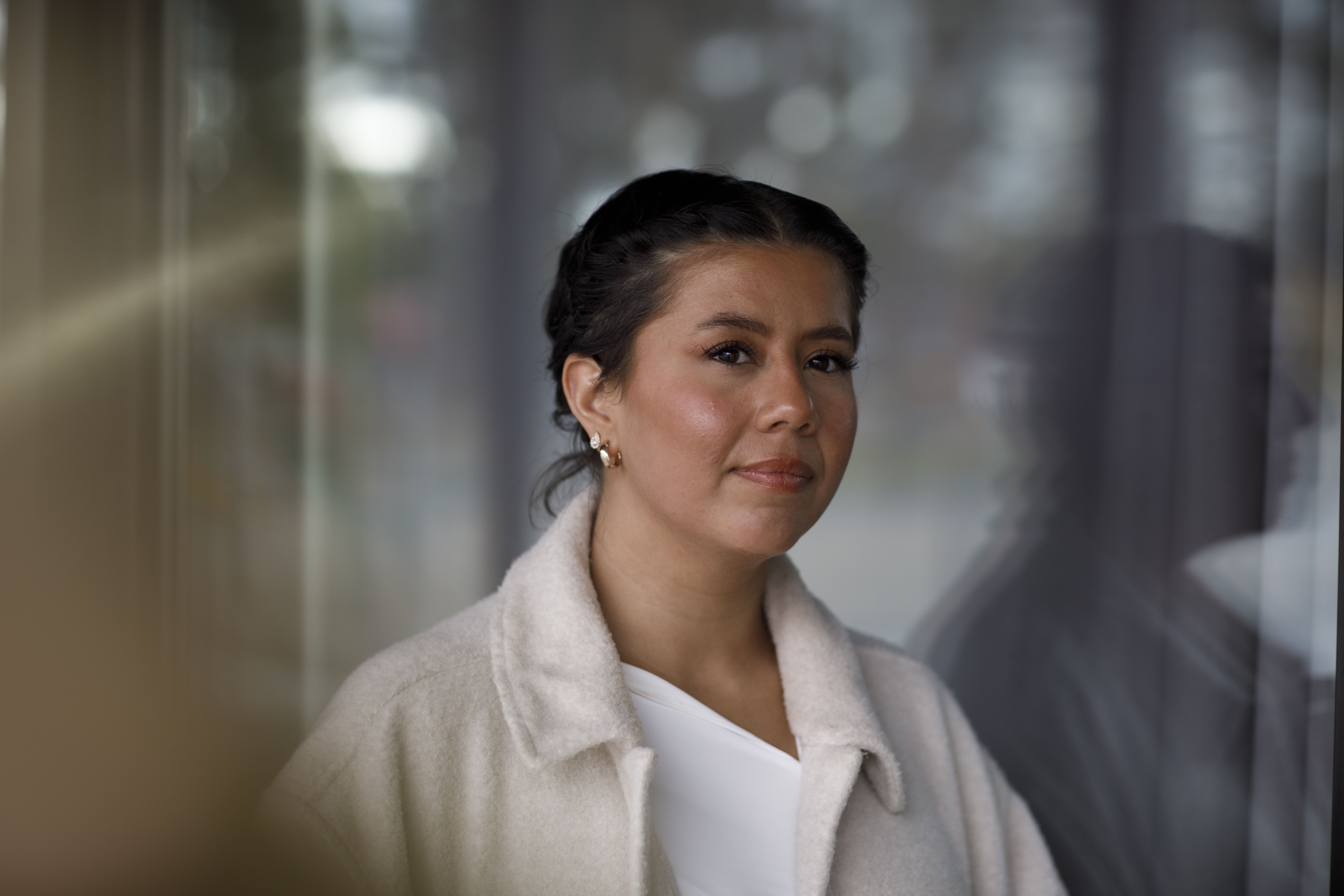 Teininä Karlaa joskus nolotti äidin keikalla. ”Kun ikää tulee, omia vanhempia ymmärtää paremmin ja heistä osaa olla myös ylpeä.”