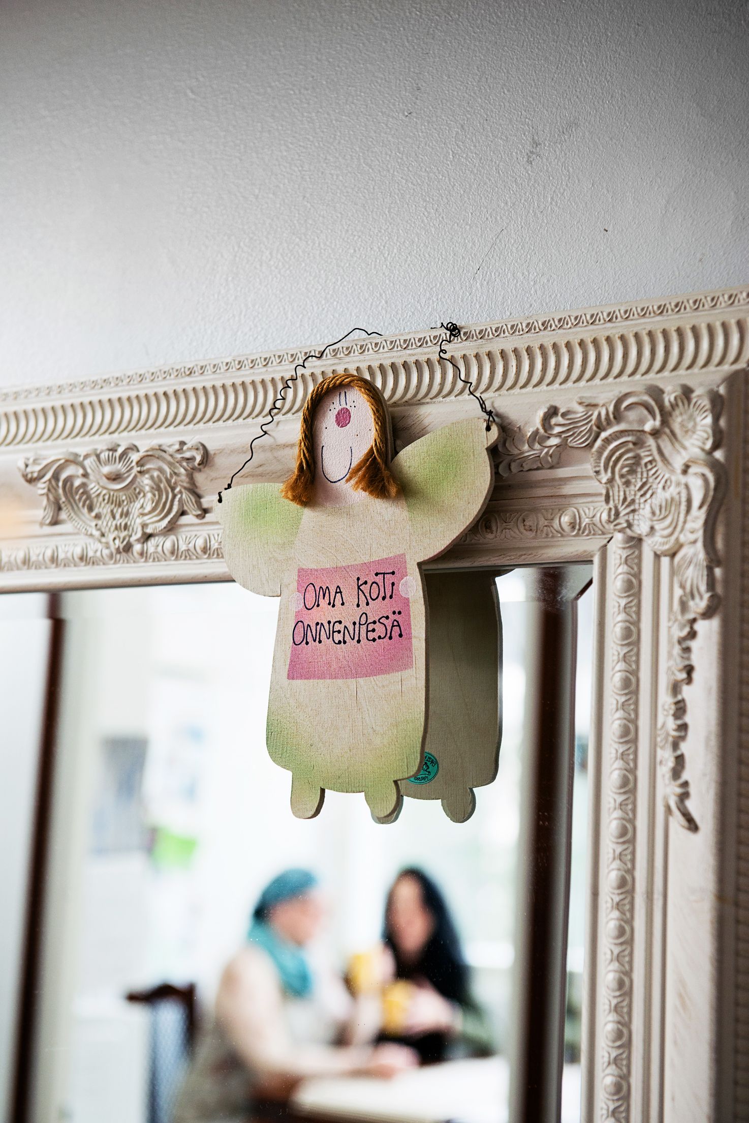 Täällä asuu&nbsp;&nbsp;Kirsi ja kolme&nbsp;&nbsp;prinsessaa.