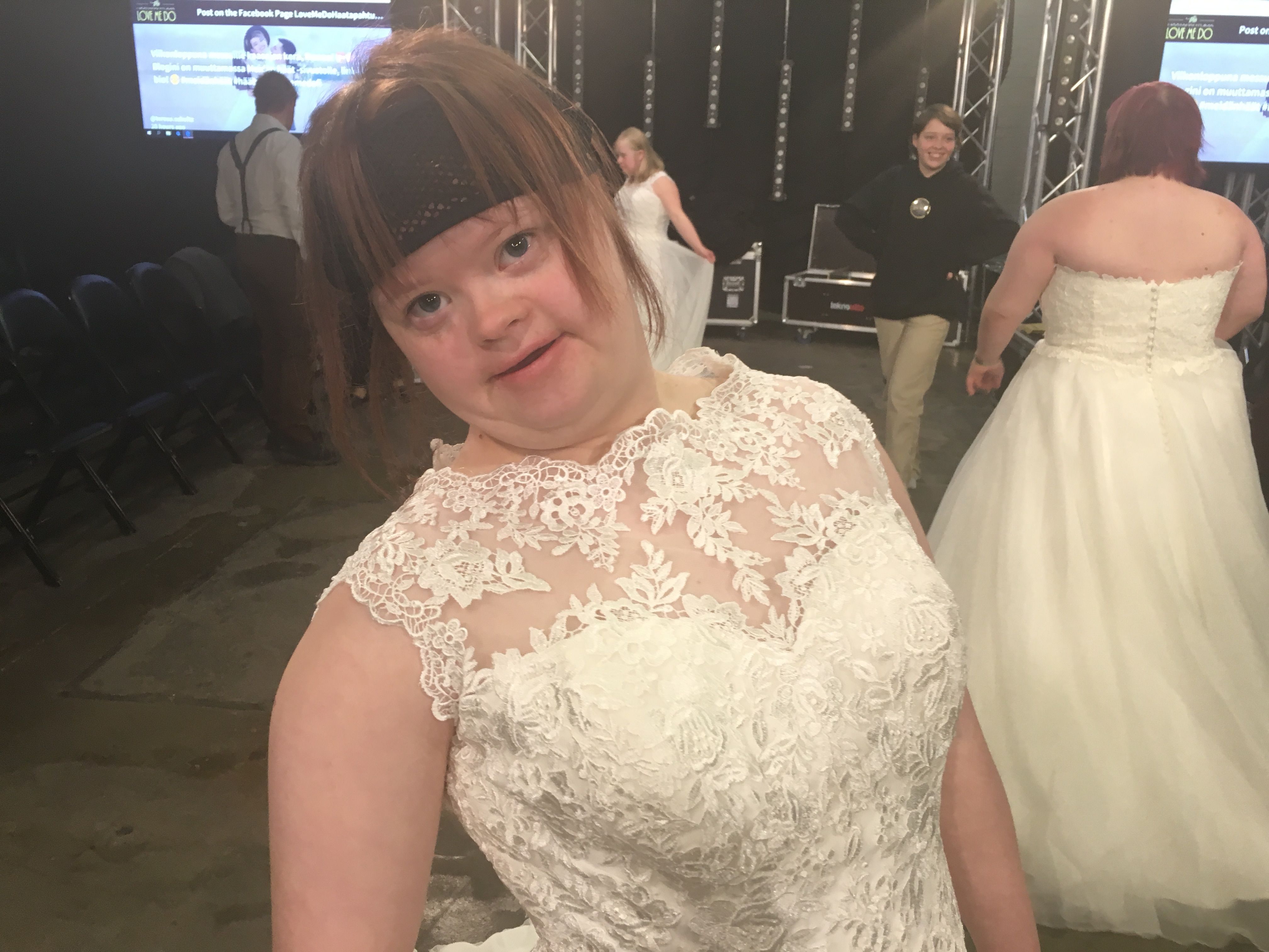 Tiona Luoto, 20, on muuttamassa poikaystävänsä Villen kanssa saman katon alle.&nbsp;He tapasivat muuttovalmennuksessa.