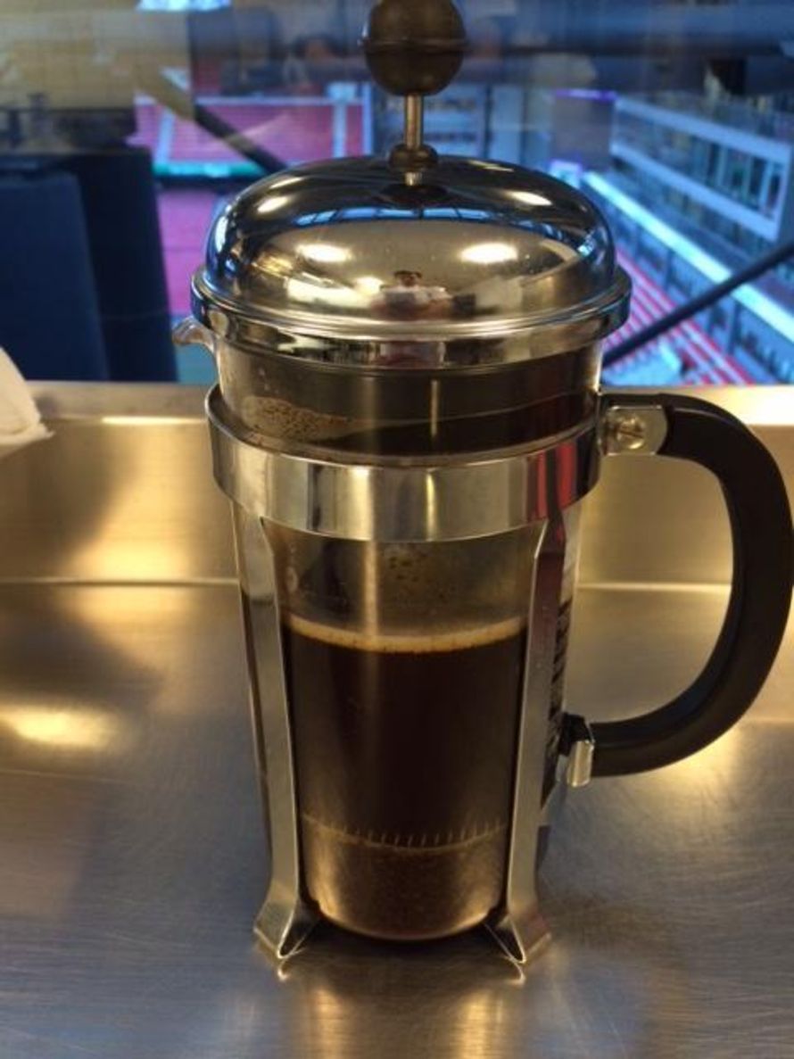 Juon kymmenen kuppia kahvia päivässä.