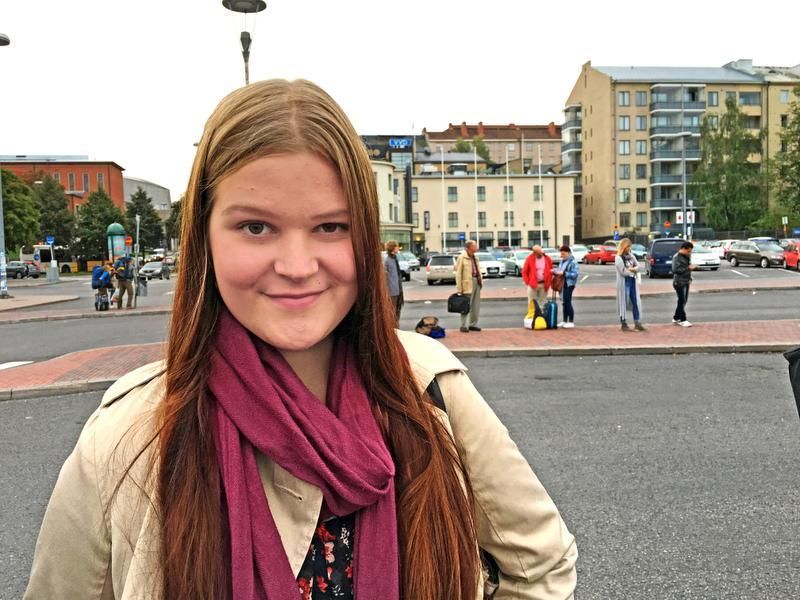 "Sain eilen vihdoin avaimet uuteen asuntooni ja pääsin katsomaan sitä: tänne minä nyt sitten muutan äidin luota. Kaksi huonetta ja keittiö, remontoitu pari vuotta sitten ja vuokrakin on halpa. Pääsen aloittamaan itsenäisen elämän. Jännittää." Nea Pitkänen, 17, lukiolainen, Turku