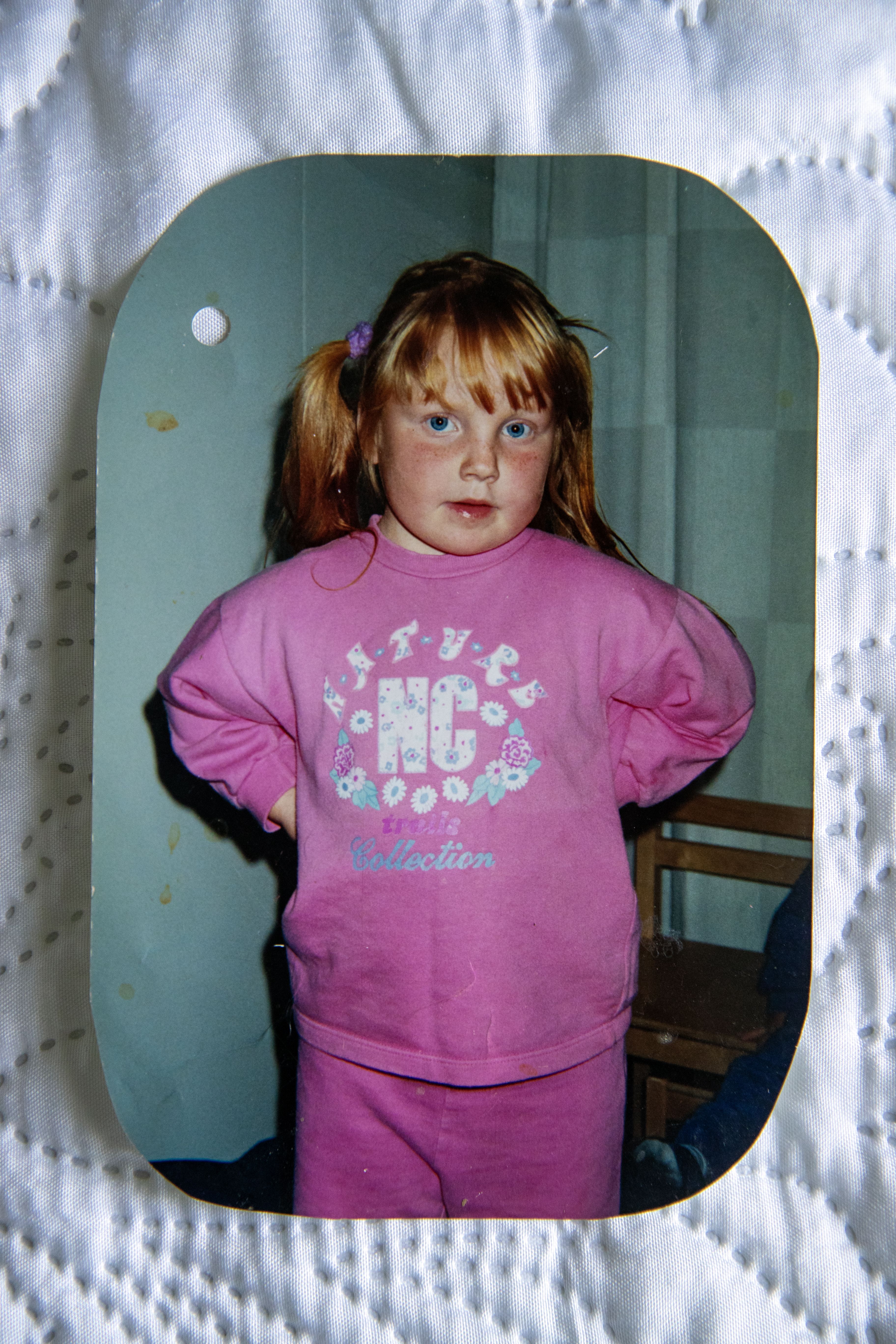 Äiti sanoi punatukkaiselle tytölleen monta kertaa, että älä vain koskaan värjää hiuksiasi.