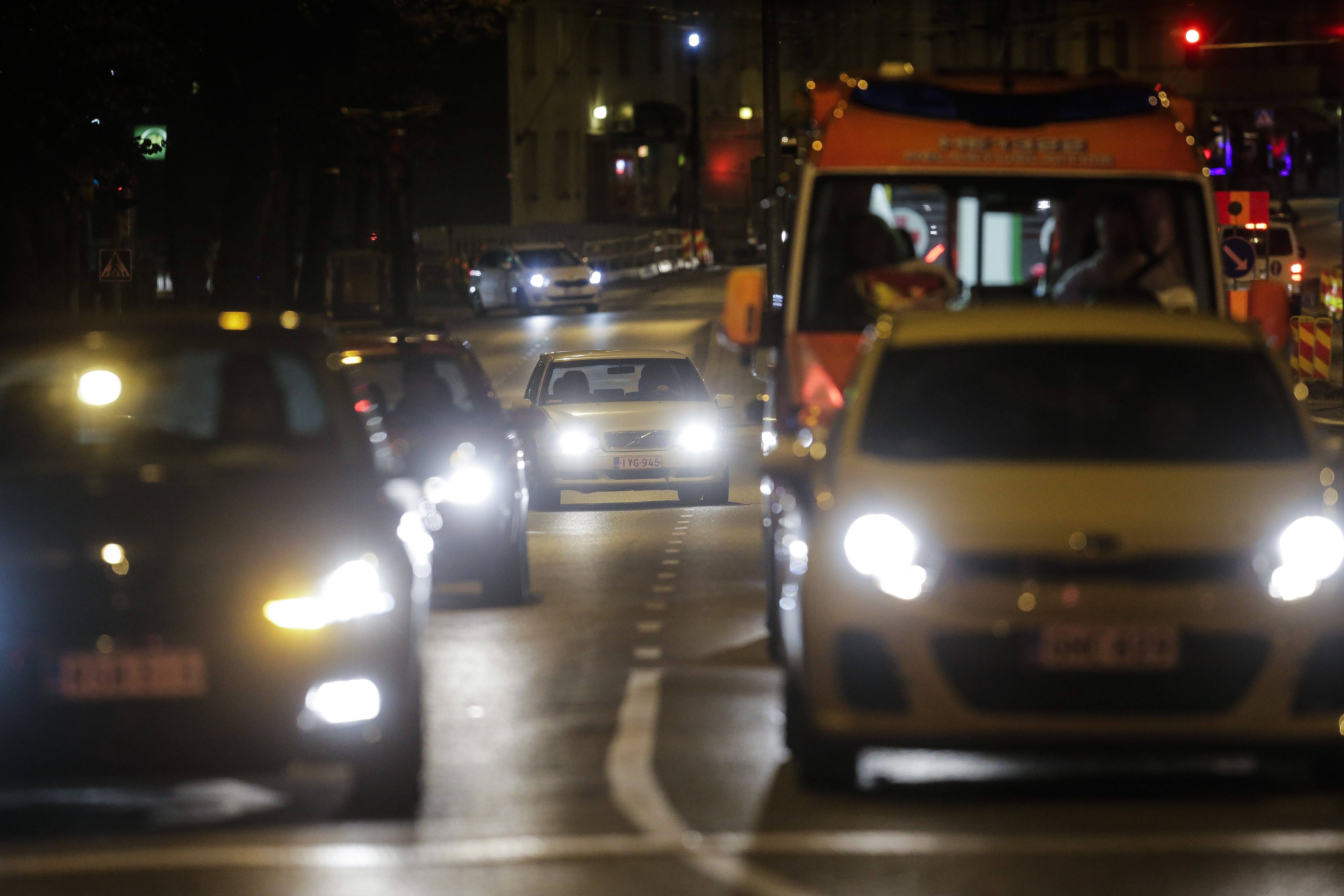 5: Juuri siellä iltapäiväruuhkassa on hyvä hetki tehdä Ärsyttävä Positiivisuusharjoitus. Kokeile näitä: "Ainakin minulla on auto. Toistaiseksi se on ehjä. Talvirenkaatkin tuli jo vaihdettua. Juuri nyt kukaan ei kysy minulta mitään. Hei, hyvä biisi!"