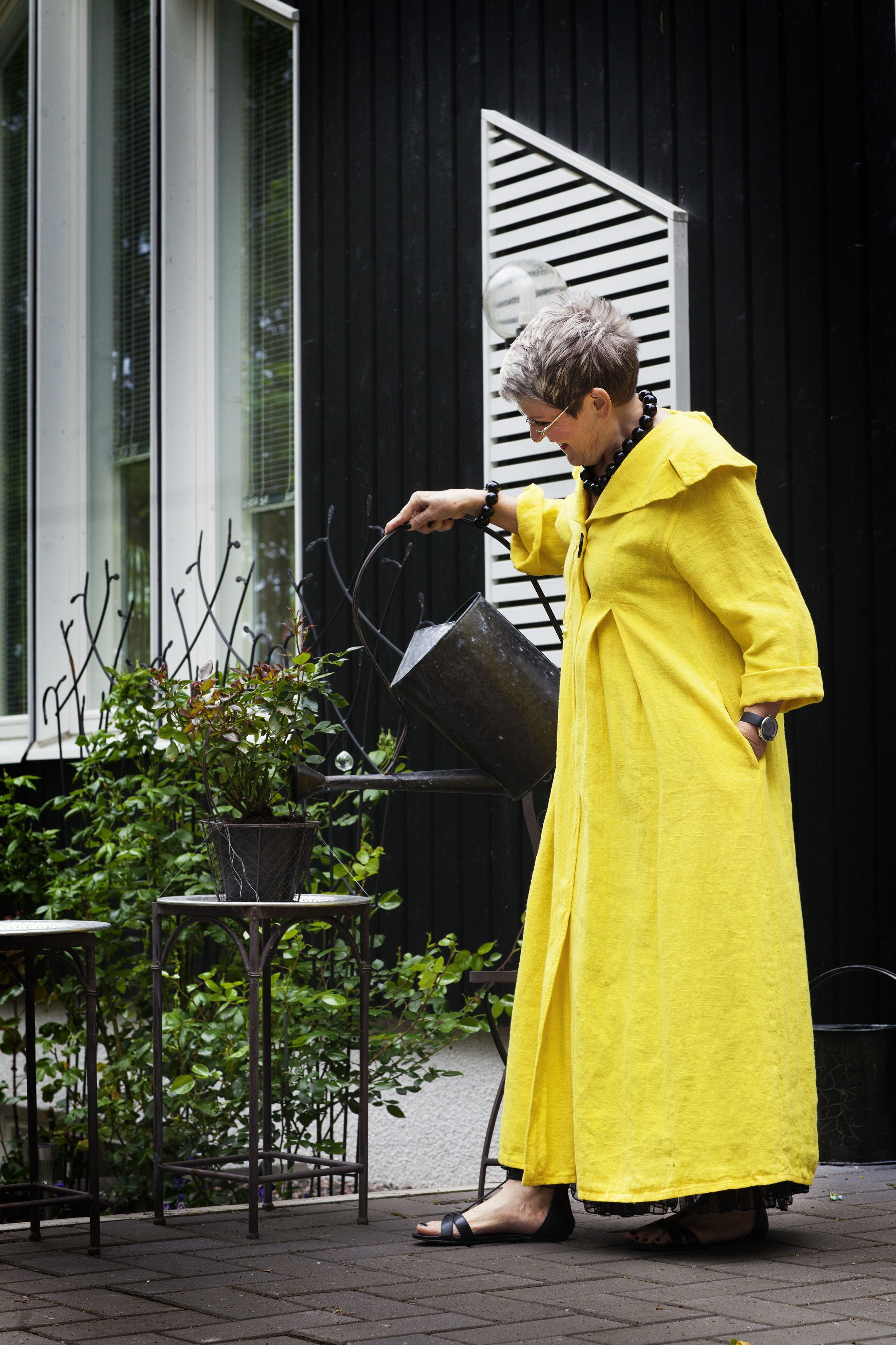 Marleenalla on neljä eriväristä Jonetin pellavamekkoa.