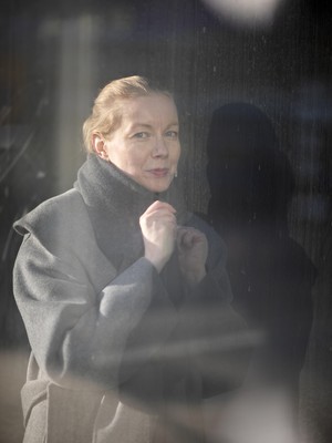 Saana Nilsson, 43, on tiedustelu- ja turvallisuusalan yrittäjä, joka julkaisi helmikuussa Suojeluenkeli-kirjan vuosistaan Suojelupoliisissa. ”Supossa ymmärsin, että minun ei tarvitse peitellä tai hävetä herkkyyttäni.”