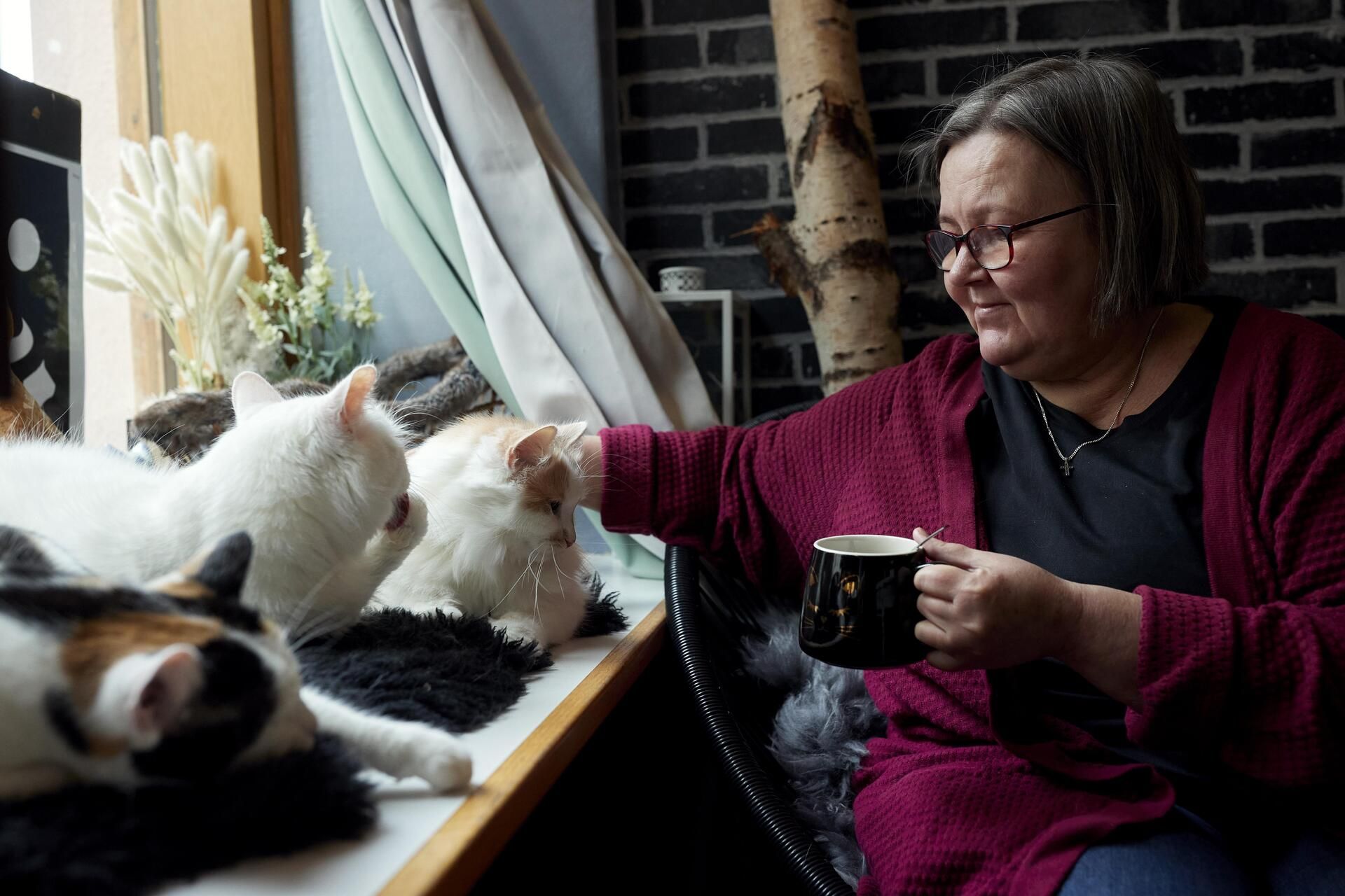 Pirkon on helppo olla läsnä. Sitä ominaisuttaan hän hyödyntää työskennellessään kokemusasiantuntijana.