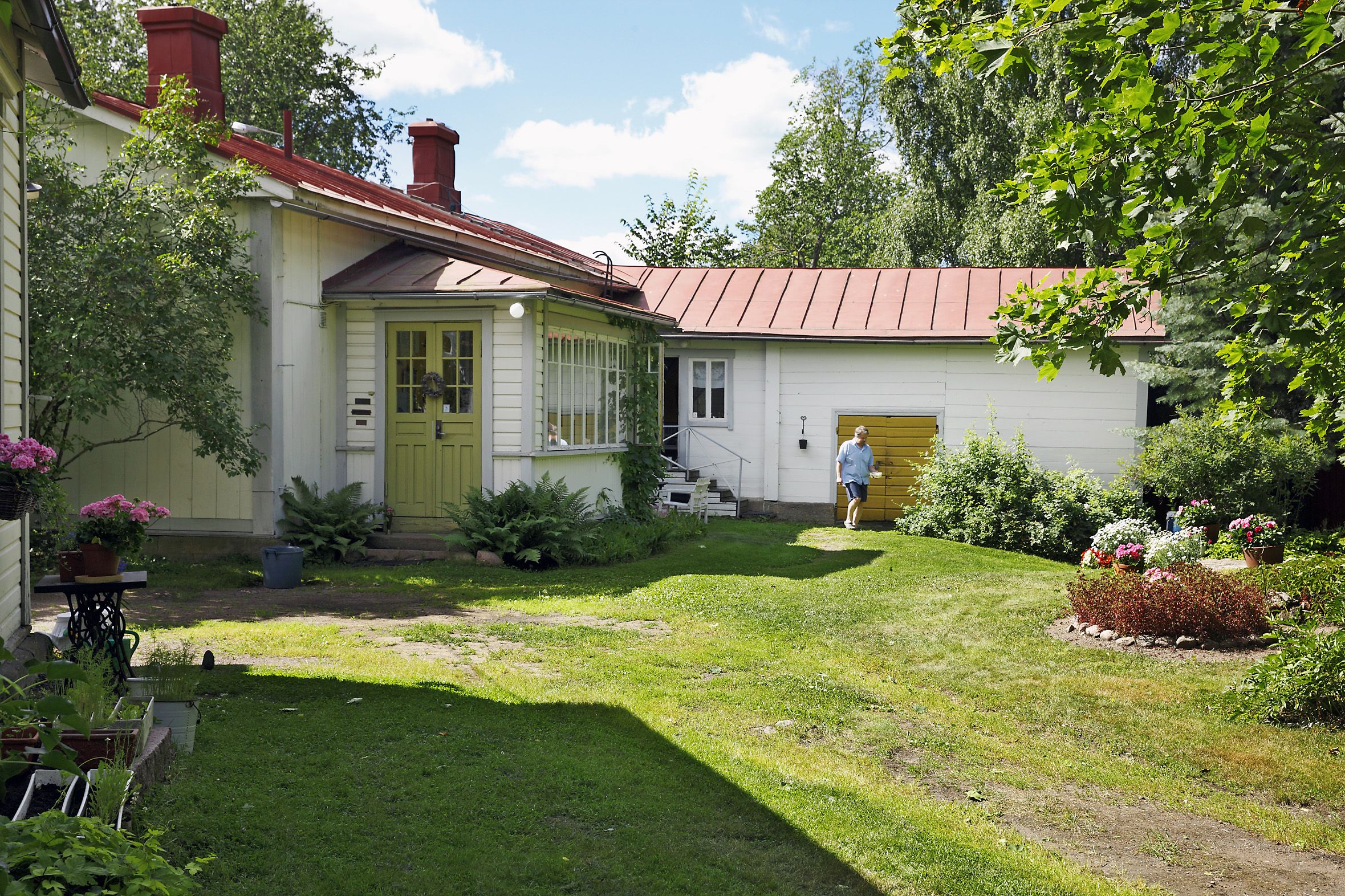 Loviisan saaressa olevasta empiretalosta on pitkän työrupeaman aikana tullut Marja-Leena ja Juhani Tuunaselle rakas. 