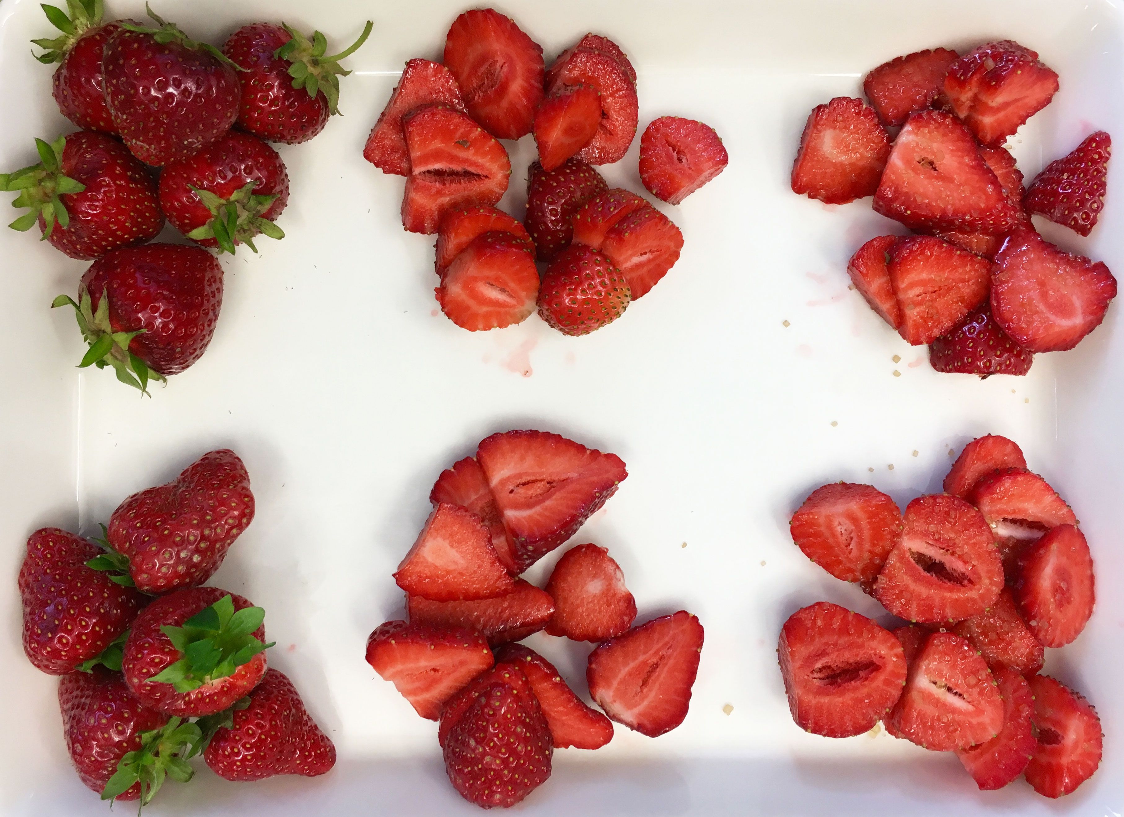 Mansikkatestissä mansikoita maistettiin kokonaisina, viipaloituina ja sokeroituina.