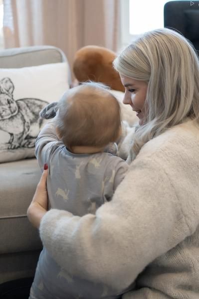 ”Kerron äideille ja isille, että kukaan vanhempi ei ole täydellinen. Vanhemmaksi kasvaa vauvan kanssa. Riittää, kun yrittää parhaansa.”