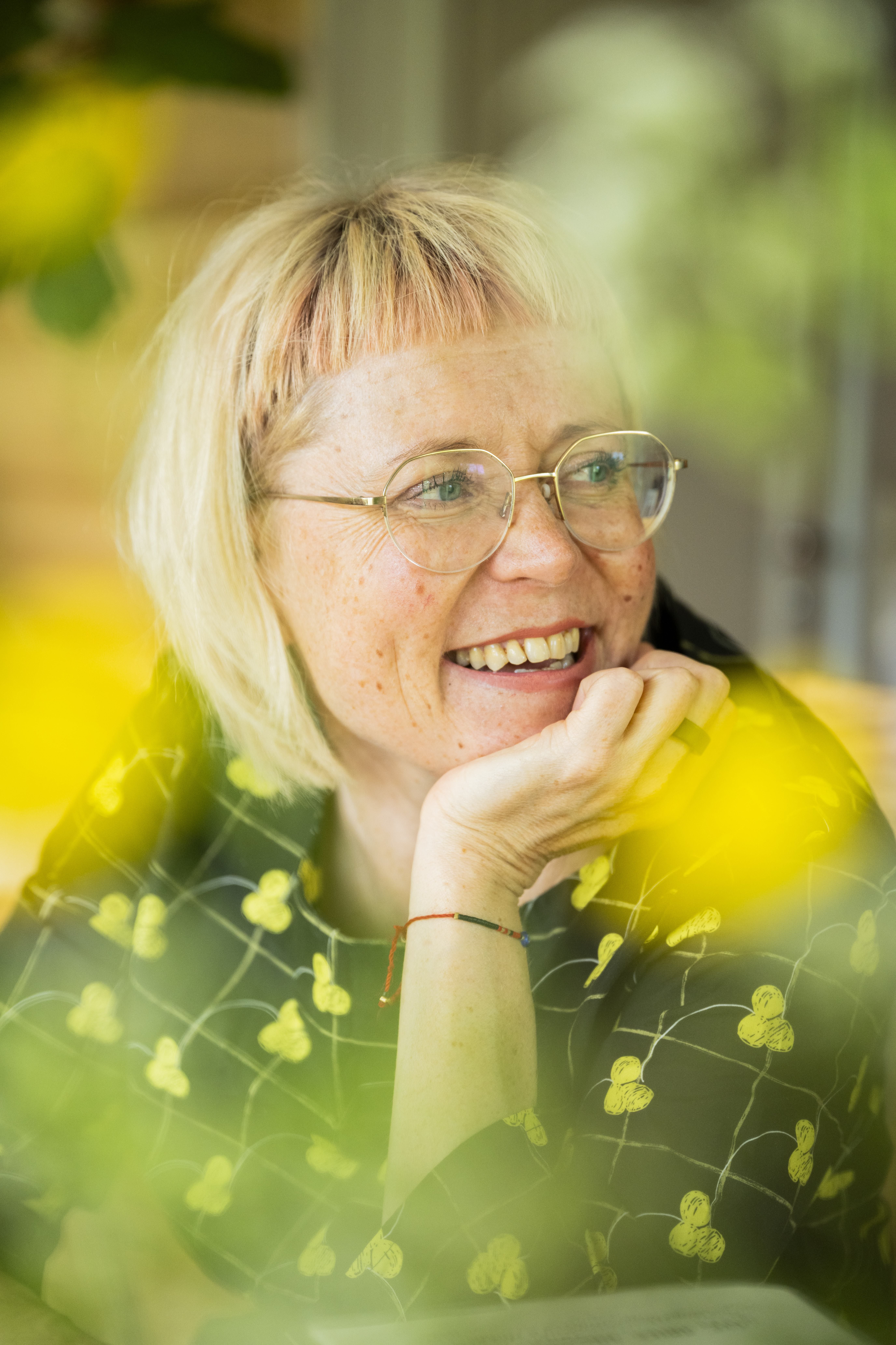 Meiju haluaa muistaa äidistään erityisesti ilon. ”Äiti oli suuri humoristi. Hän nauroi aina niin, että ikenet vilkkuvat.”