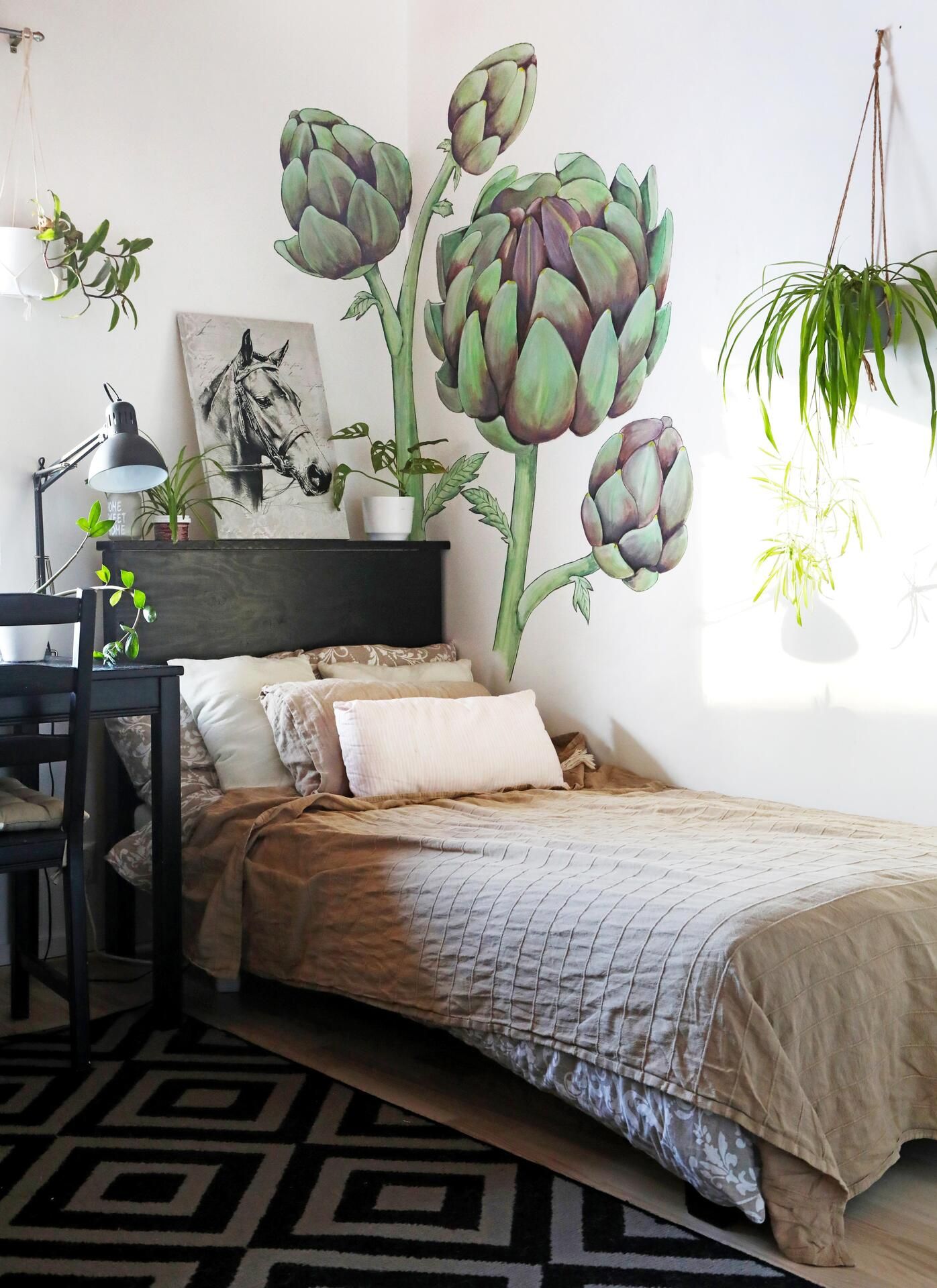 Idea! "Kun minulla ei ollut varaa kalliiseen valokuvatapettiin, maalasin itse seinään maisemia."