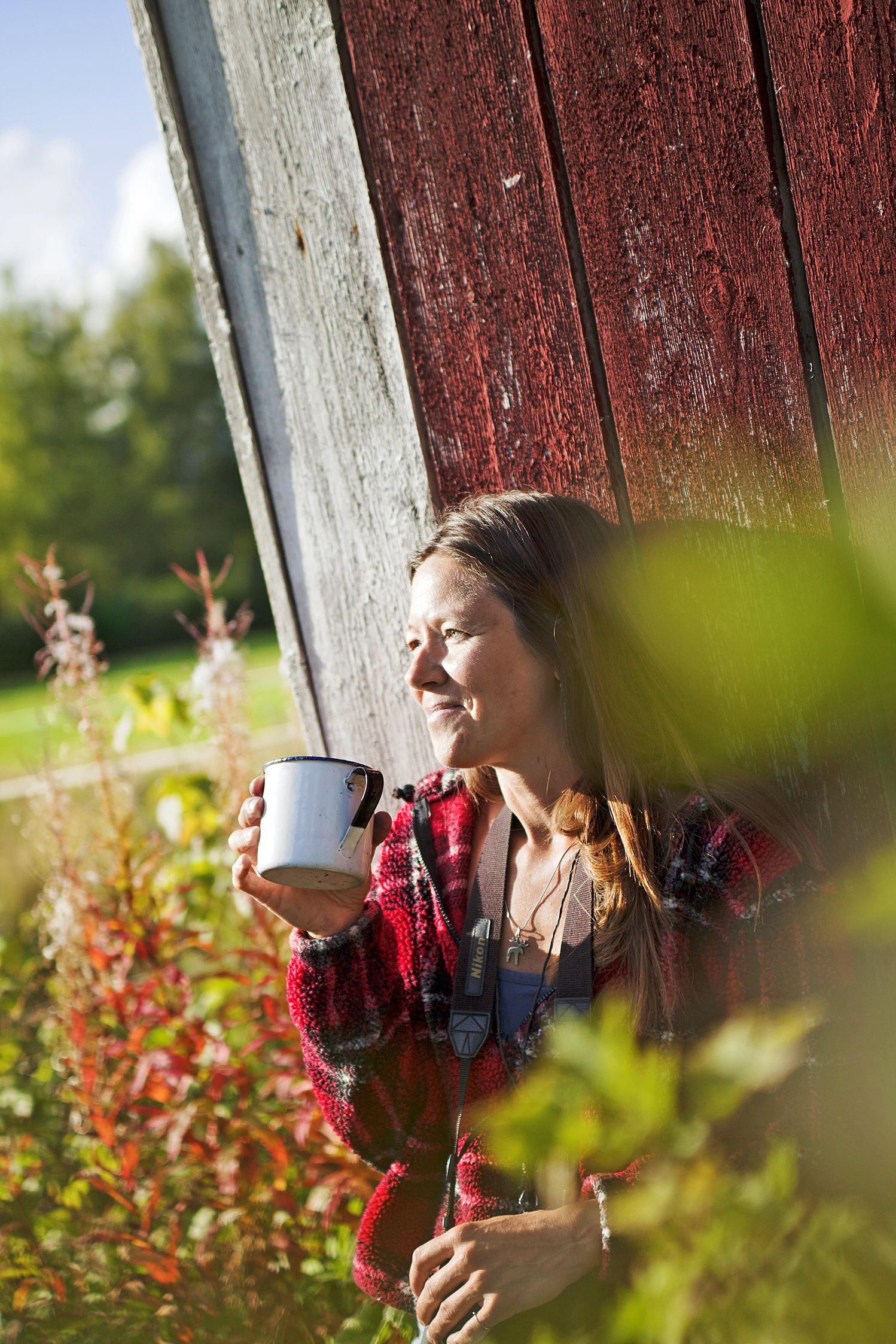 Aamukahvi jäähtyy sopivasti, kun sen juo ulkona.