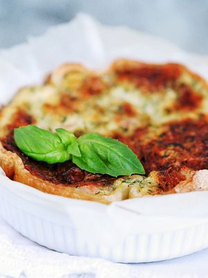 Leivinpaperia voi käyttää muuhunkin kuin uunipellin suojaamiseen.