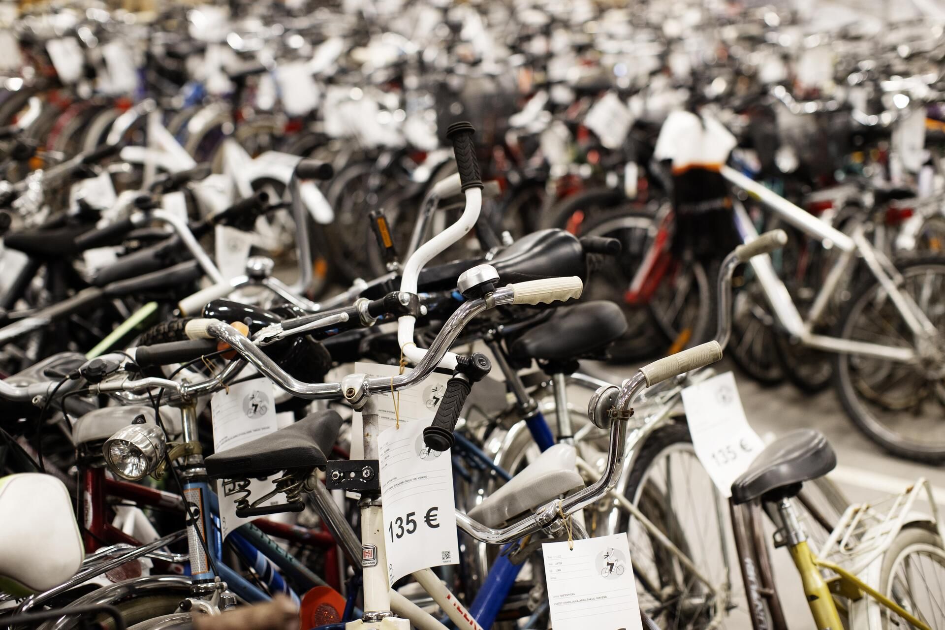 Kierrätyskeskus ottaa vastaan kaikki polkupyörät. Ne korjataan tai käytetään varaosiksi.