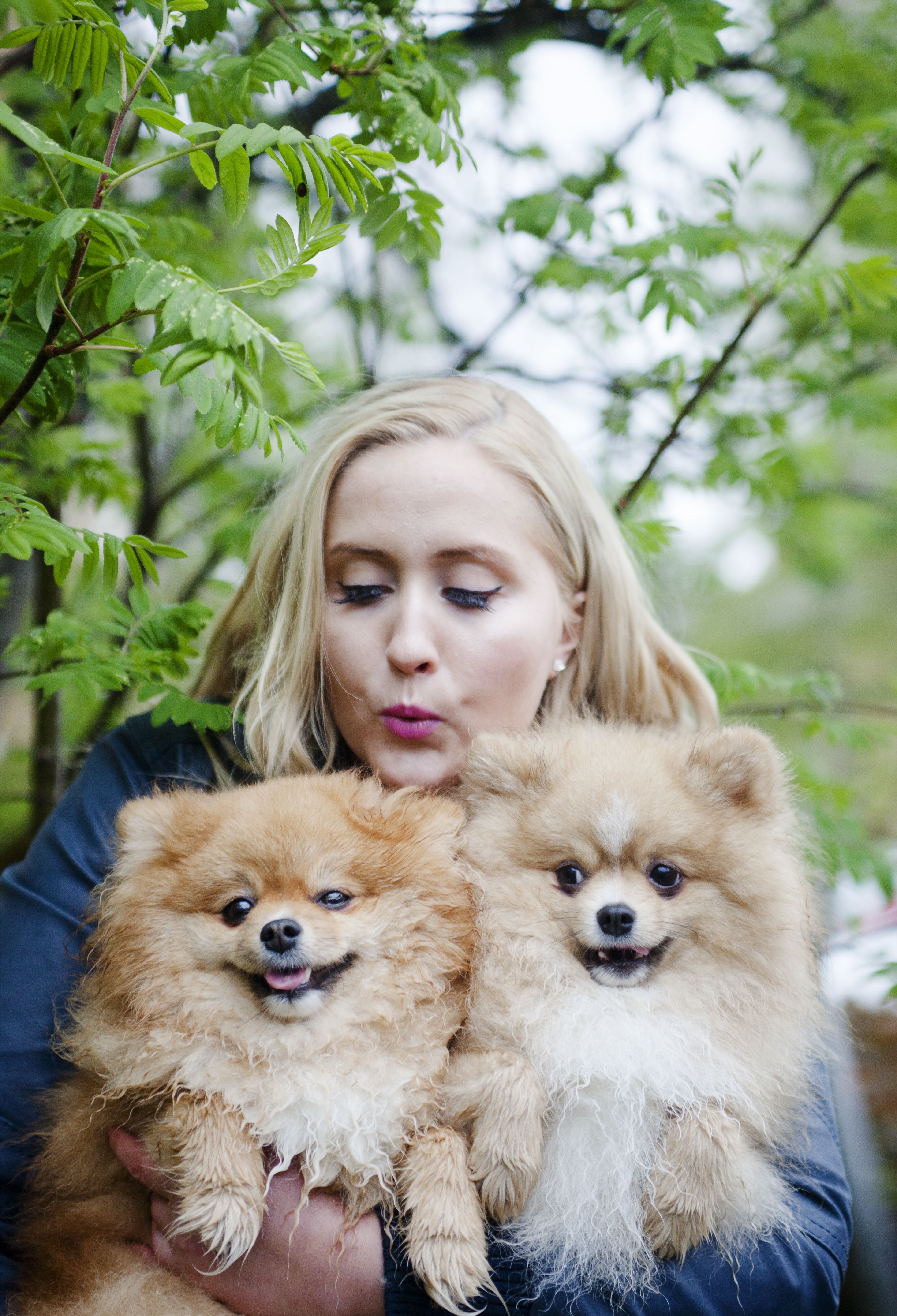 Nora&nbsp;haaveilee,&nbsp;että ehtisi elämässään matkustaa Isoon-Britanniaan. Sitten hän palaisi kiireesti Leon ja Nessan luo.