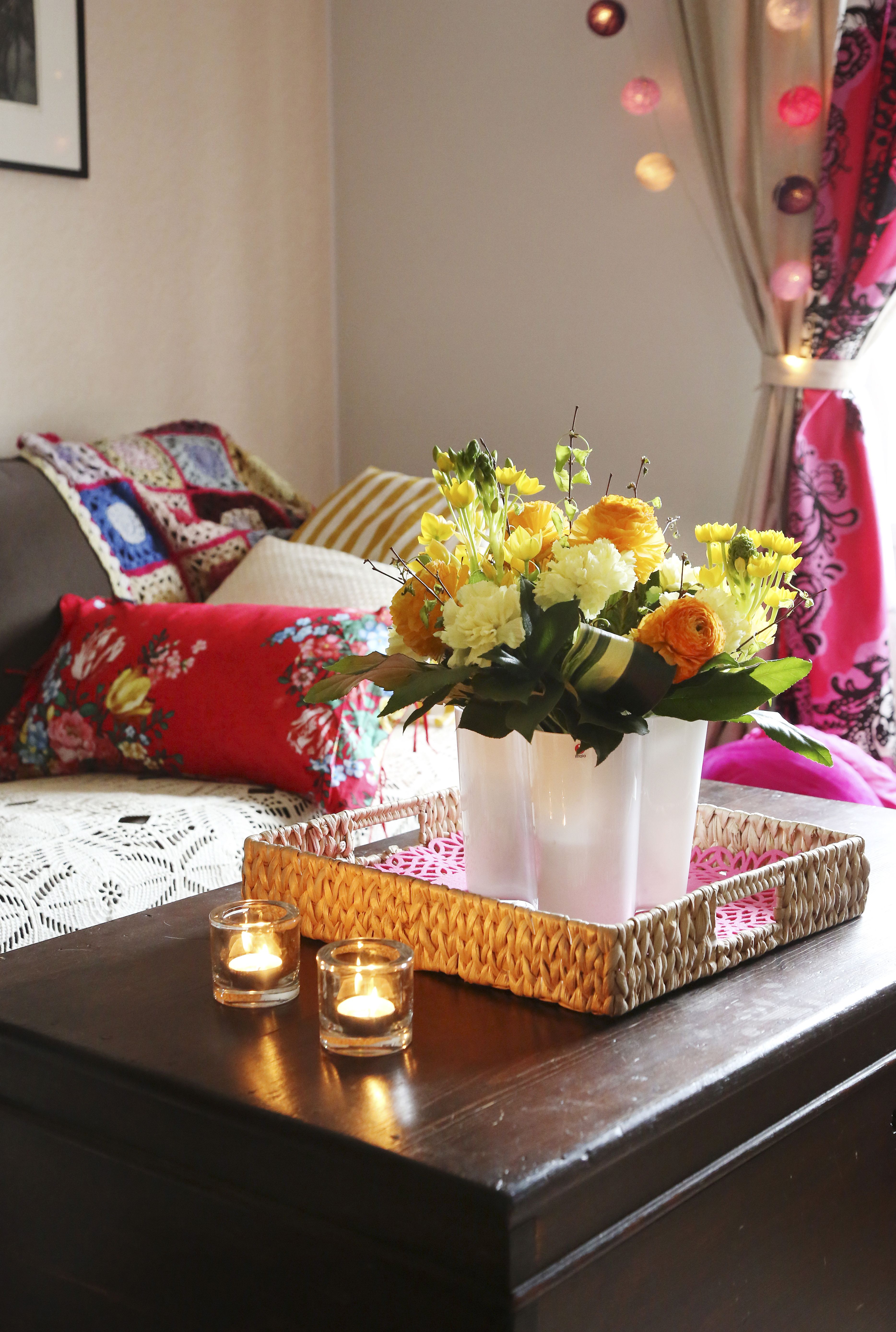 ”Meillä sisustetaan tyylejä yhdistellen ja mukavuus etusijalla. Torstaina siivoamme ja perjantaina vietämme yhdessä elokuvailtaa sohvalla popcornia popsien.”